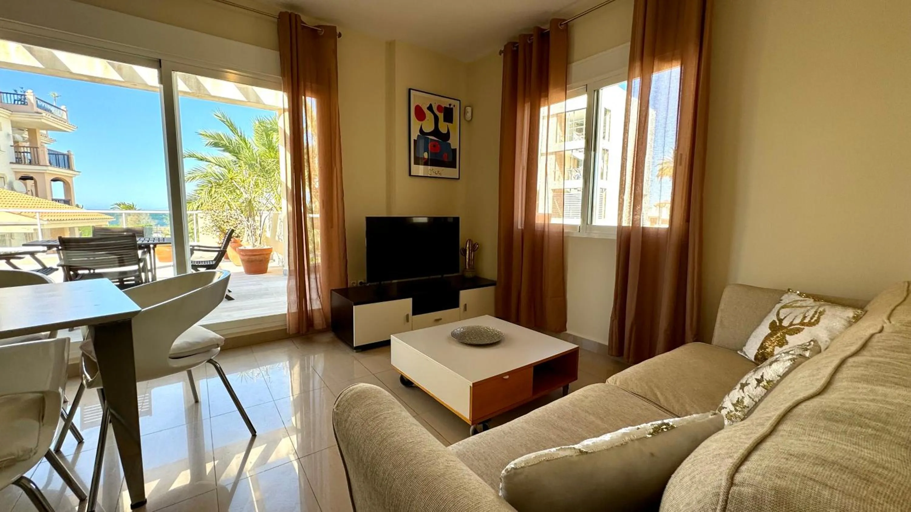 TV and multimedia in Apartamentos Carlton VyB