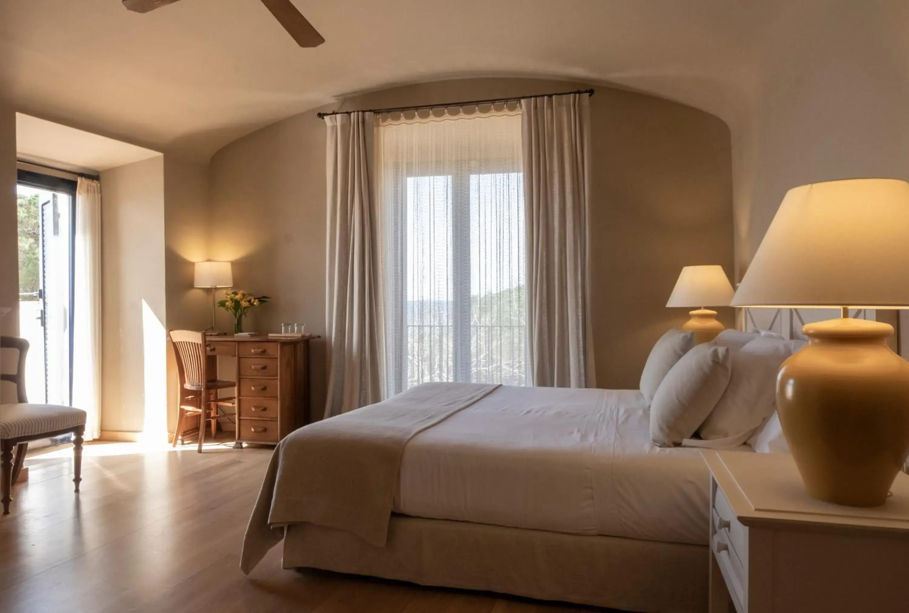 Double Room with Terrace in El Far Hotel Restaurant Double Room with Terrace in El Far Hotel Restaurant