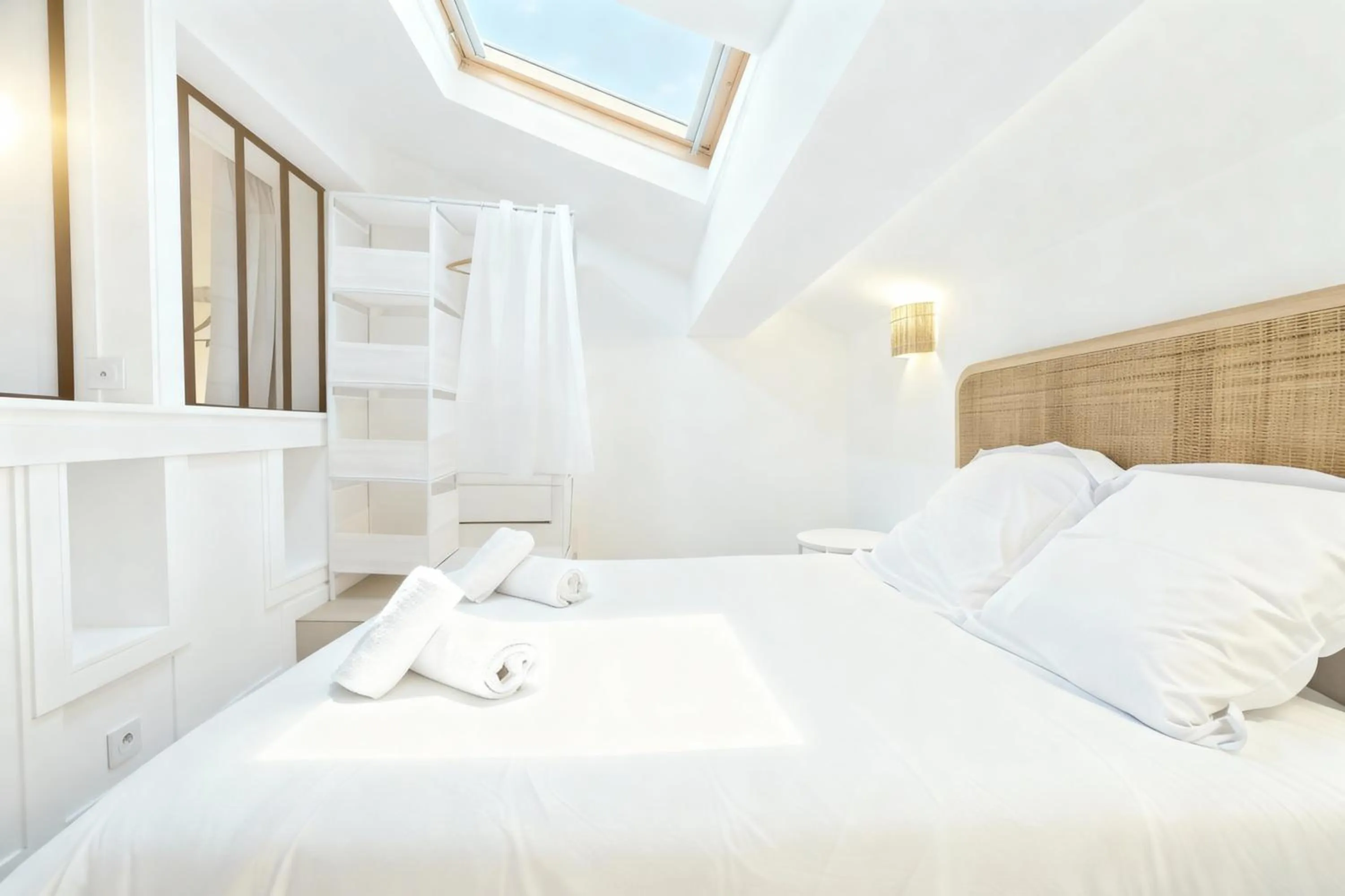 Bed in VILLA SEPHORA CANNES