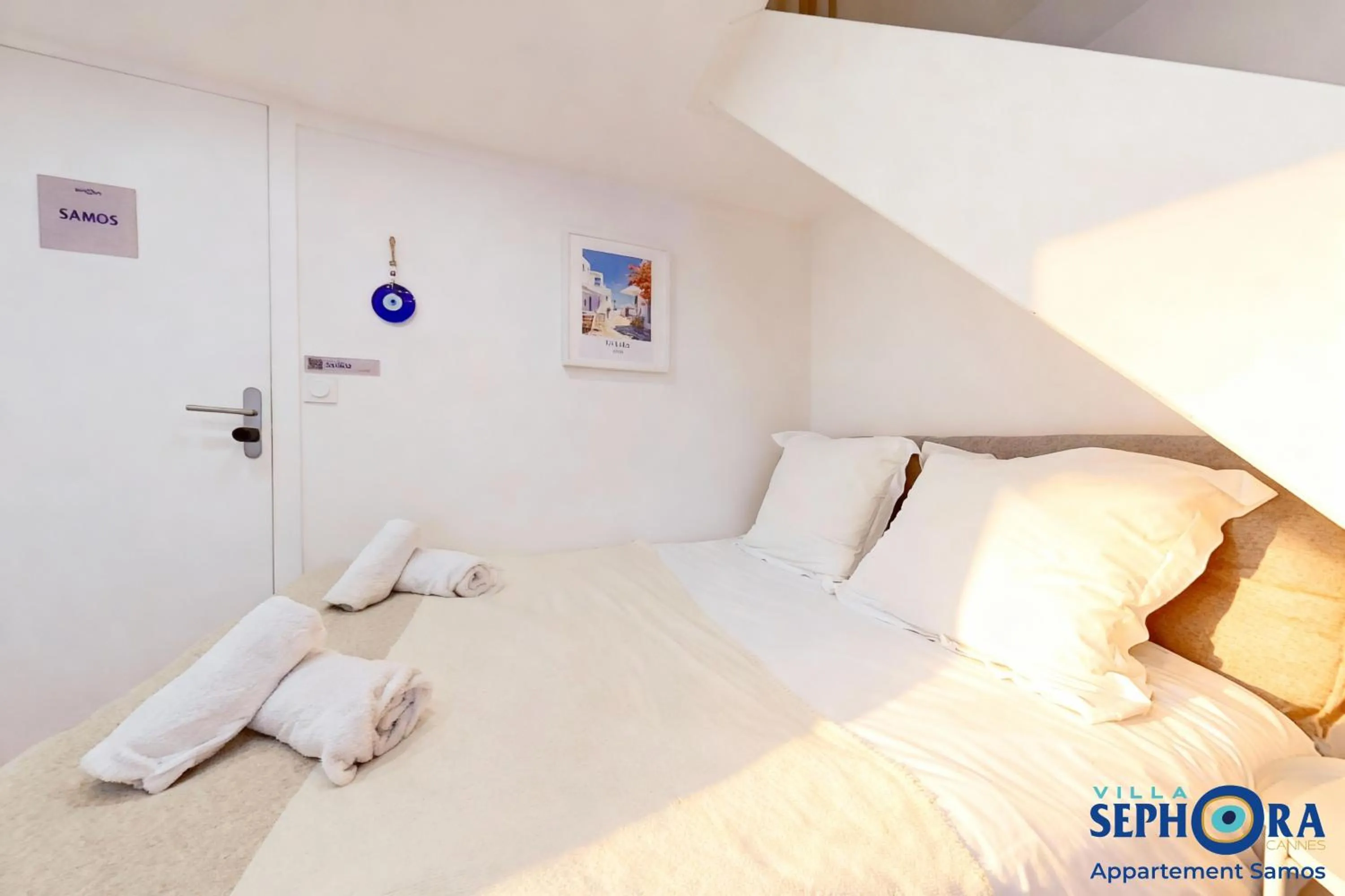 Bed in VILLA SEPHORA CANNES