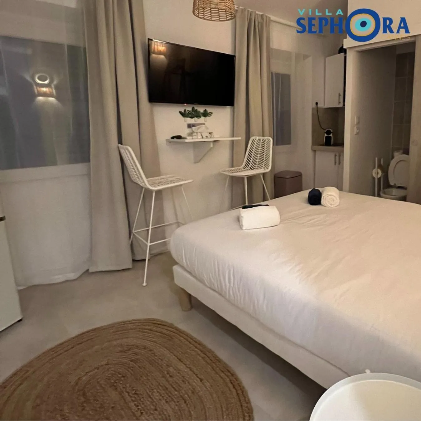 Bed in VILLA SEPHORA CANNES