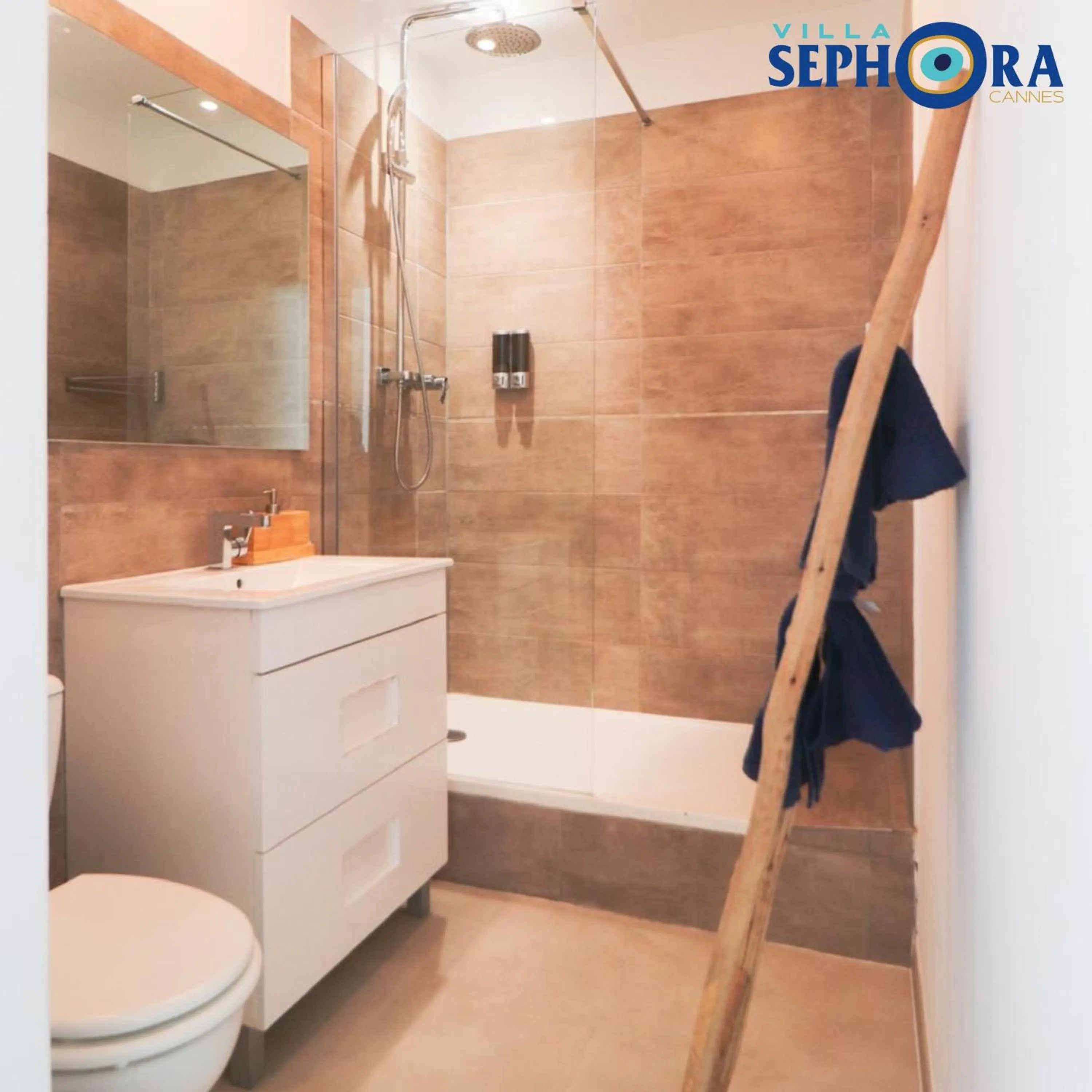 Shower in VILLA SEPHORA CANNES