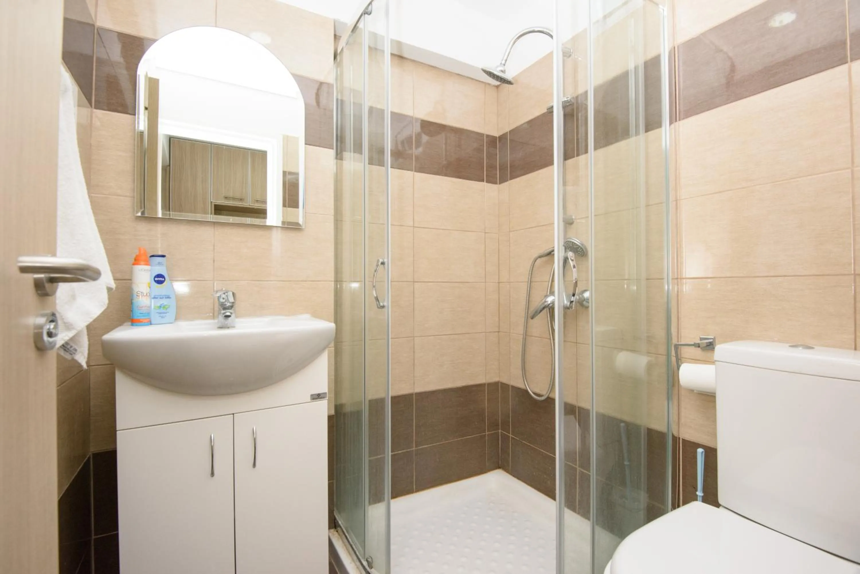 Shower in Paul Marie Hotel Apartments
