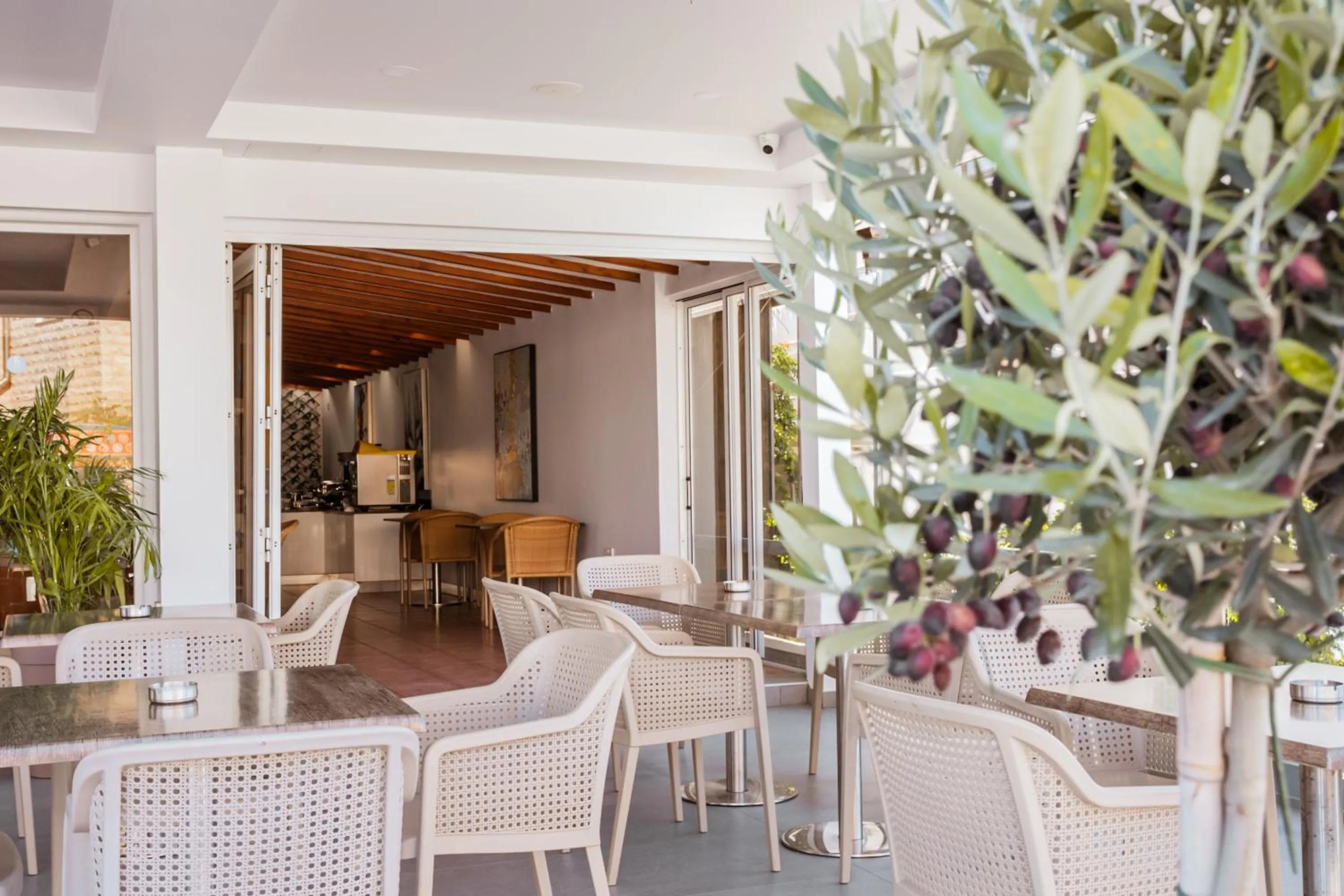 Restaurant/places to eat in Paul Marie Hotel Apartments