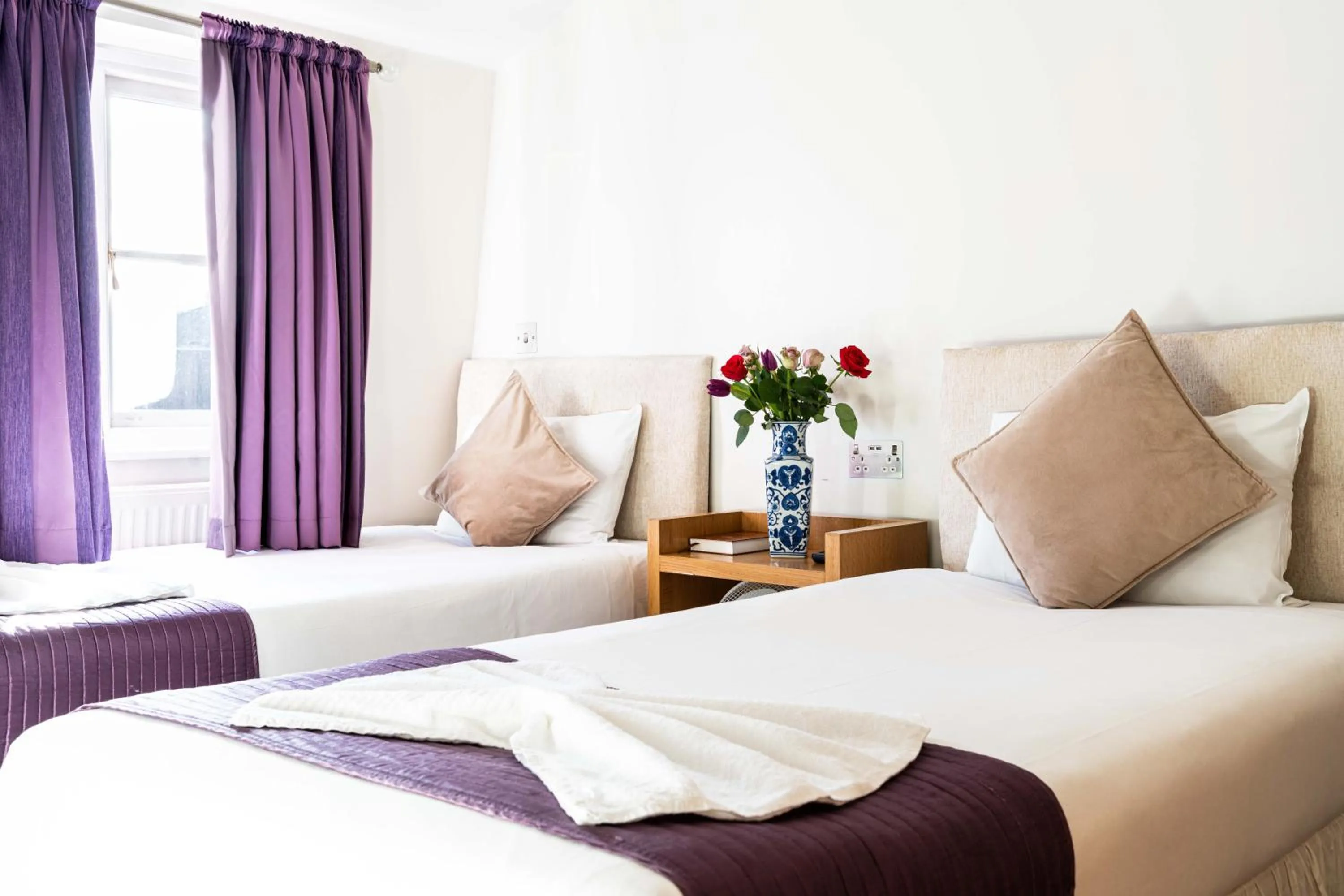 Bed in Lancaster Court Hotel