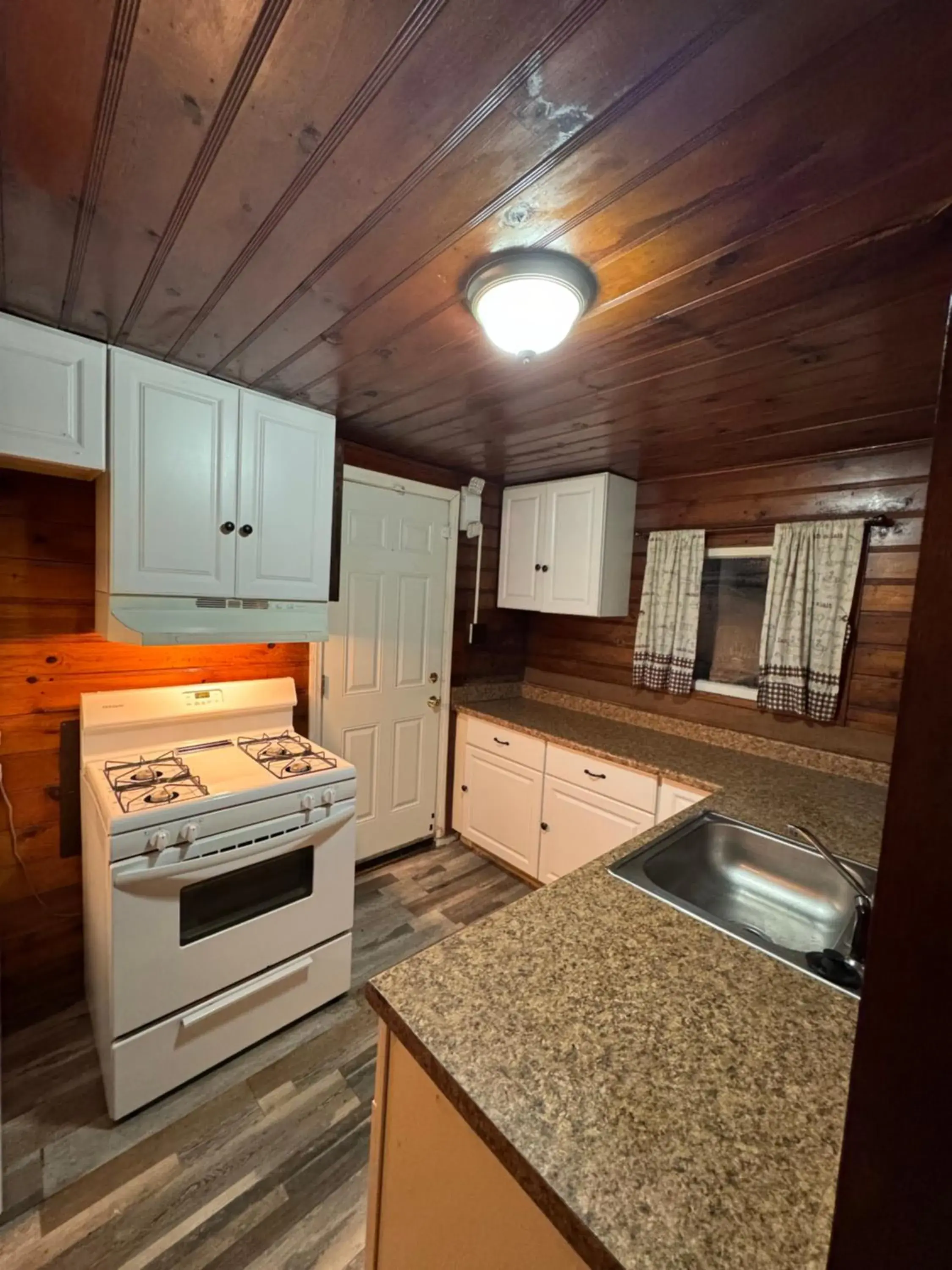 Deluxe Family Room in Crest Lodge Historic Mountain Inn Deluxe Family Room in Crest Lodge Historic Mountain Inn