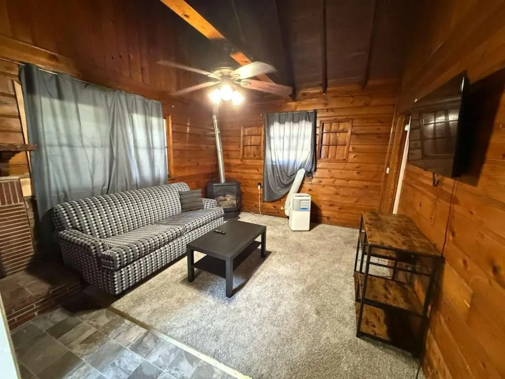 Crest Lodge Historic Mountain Inn