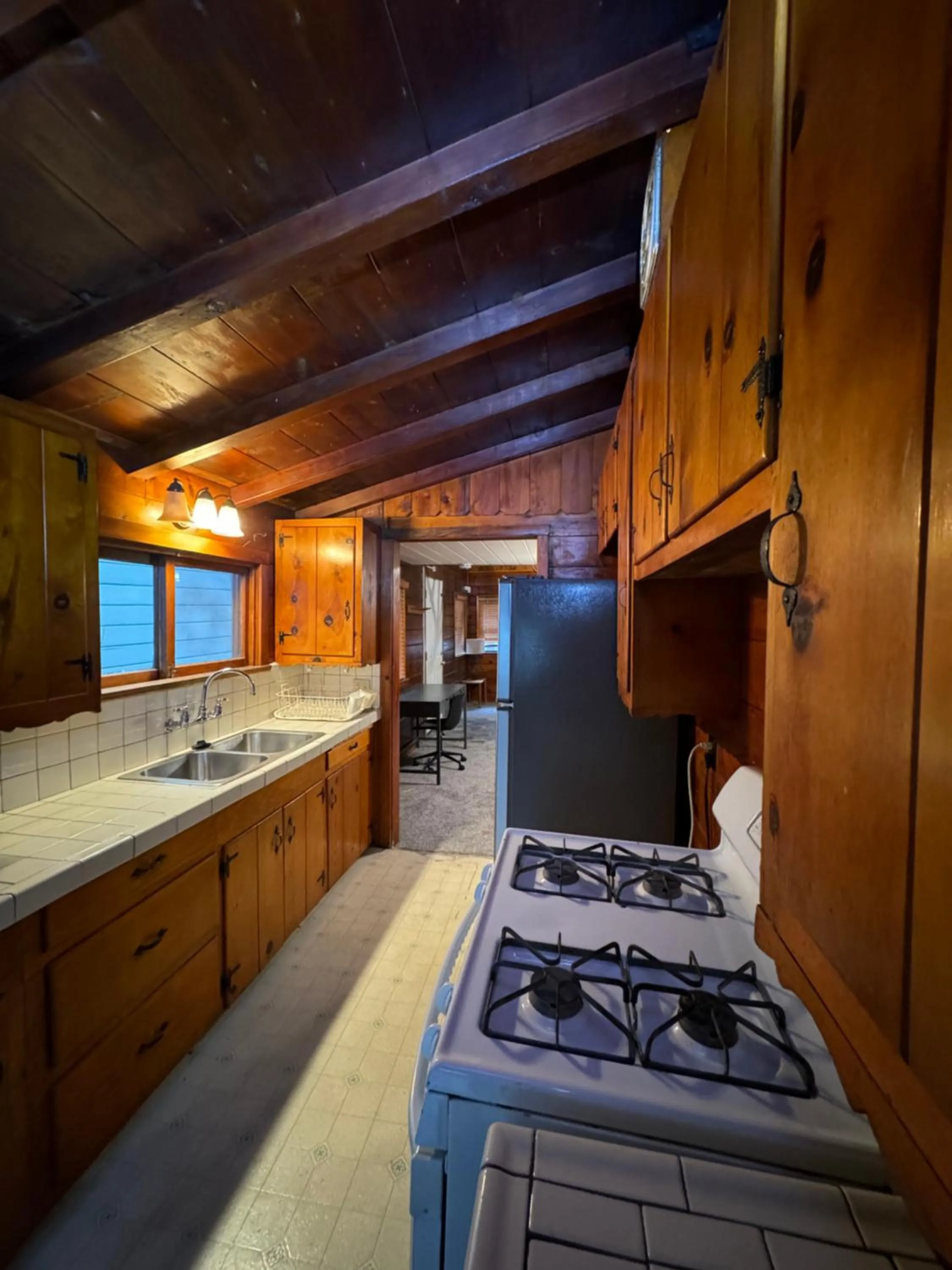 Kitchen or kitchenette in Crest Lodge Historic Mountain Inn