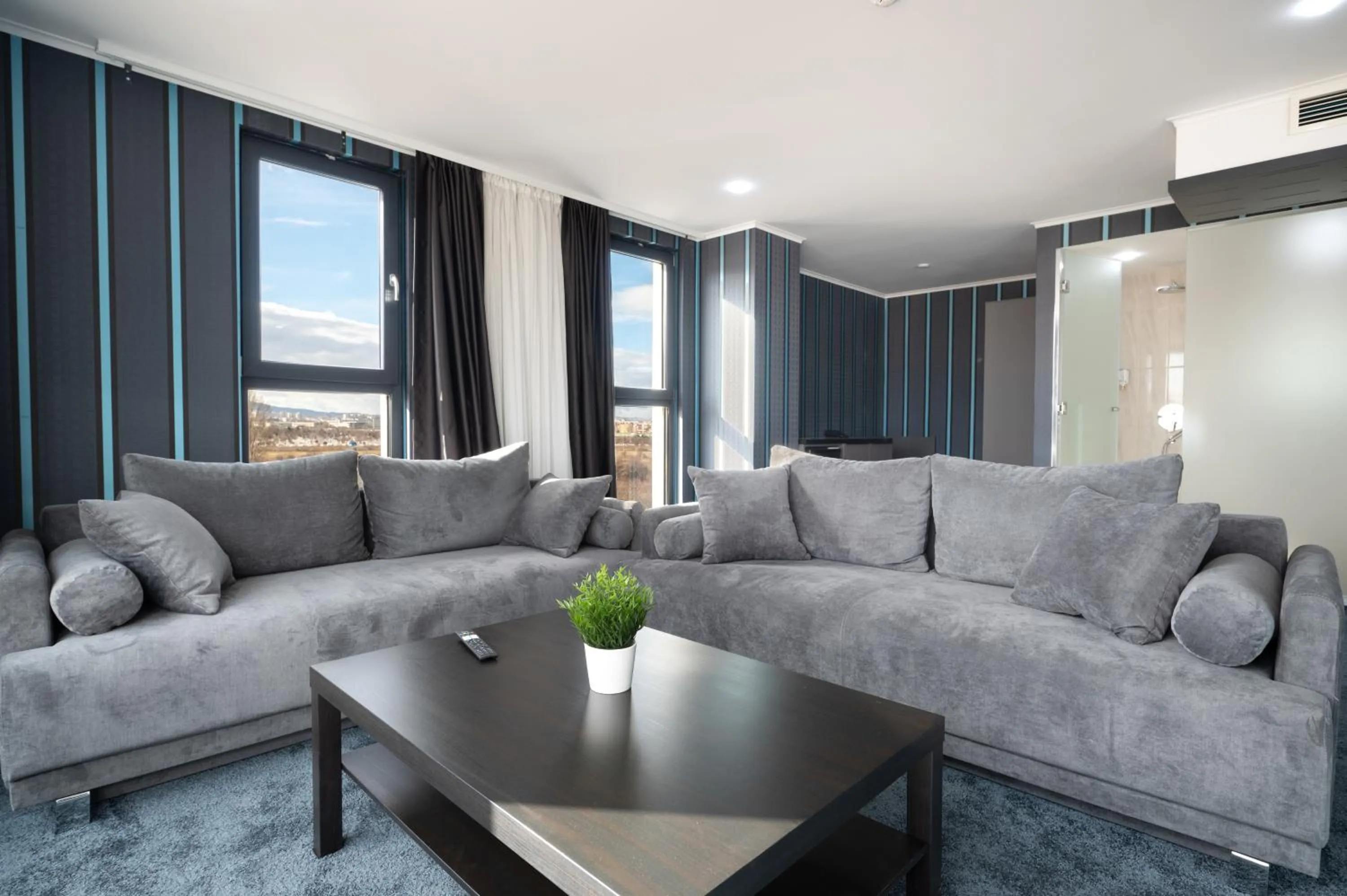 Living room in Hotel Boutique 5 - Free parking - Free breakfast - Free internet - EVSE