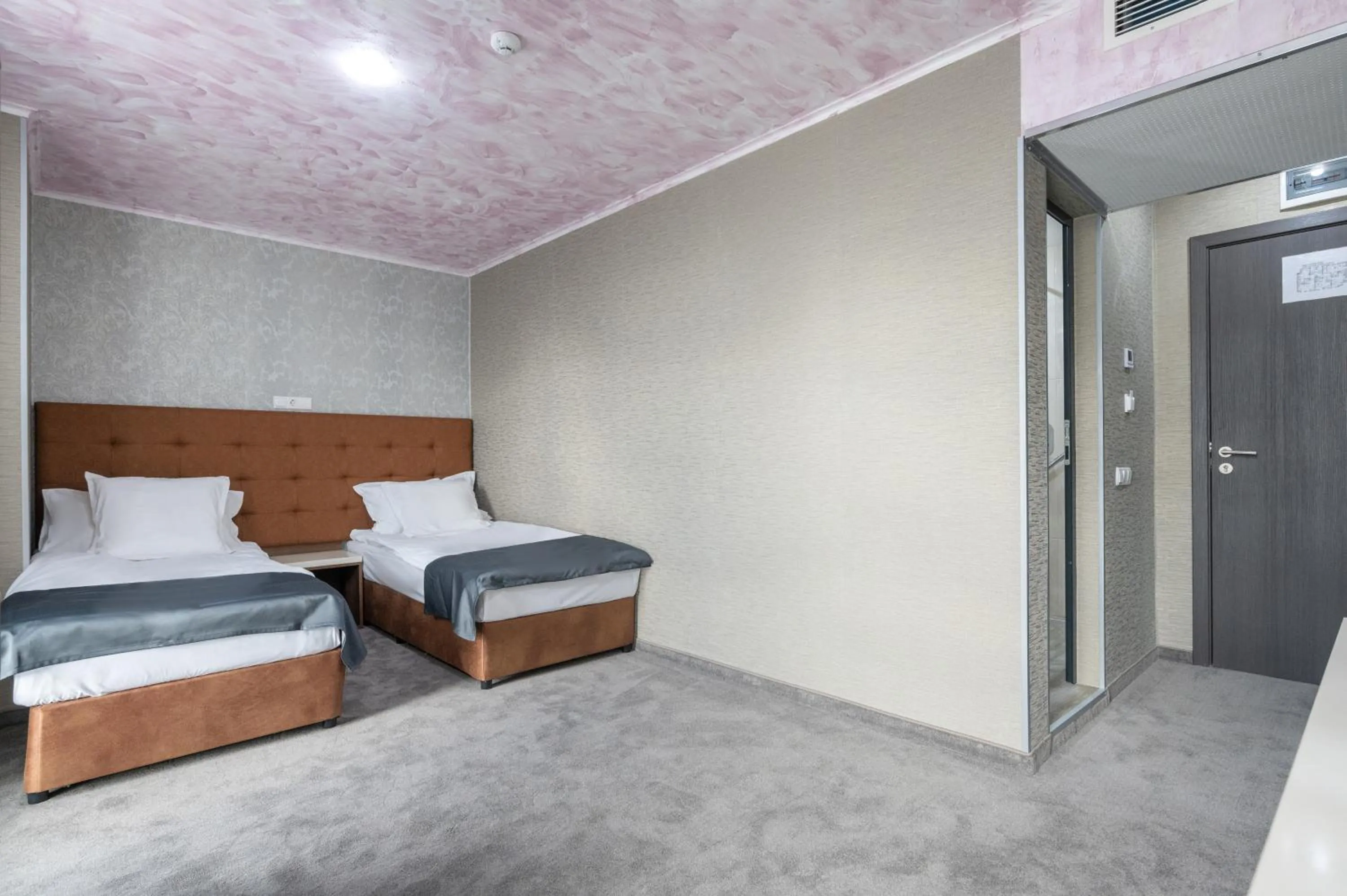 Bed in Hotel Boutique 5 - Free parking - Free breakfast - Free internet - EVSE