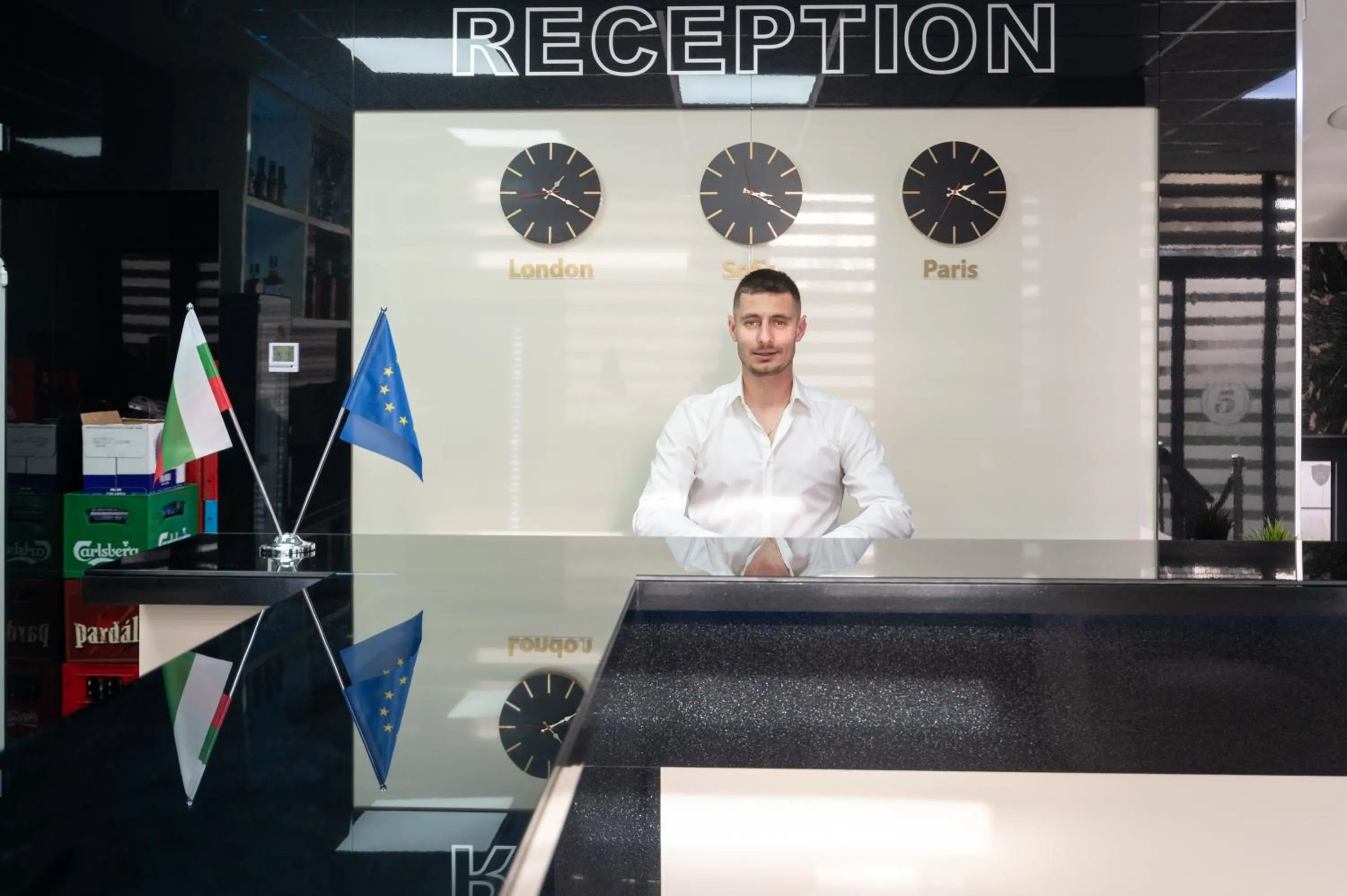 Lobby or reception in Hotel Boutique 5 - Free parking - Free breakfast - Free internet - EVSE