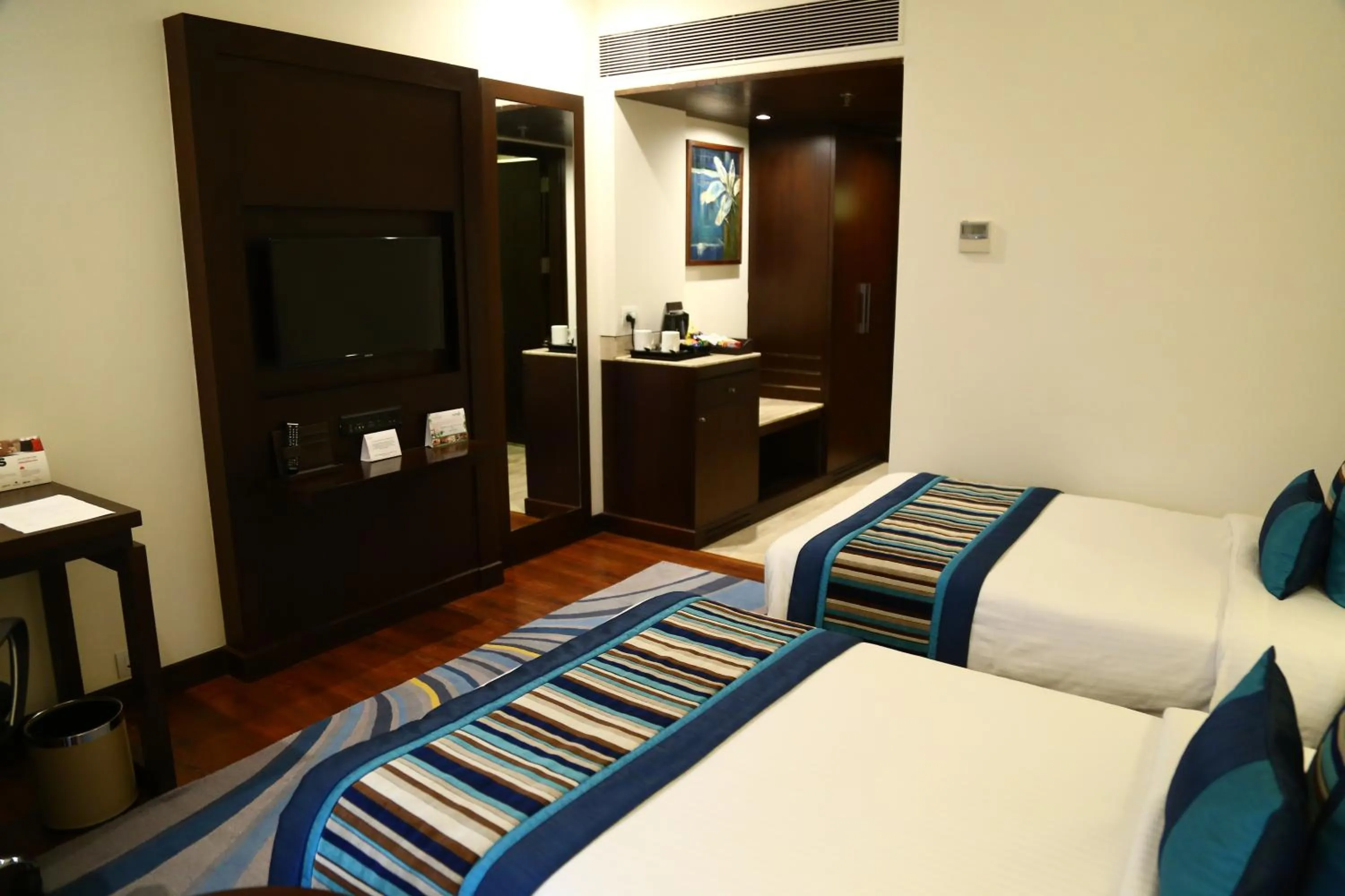 Communal lounge/ TV room, Bed in Country Inn & Suites by Radisson, Bhiwadi