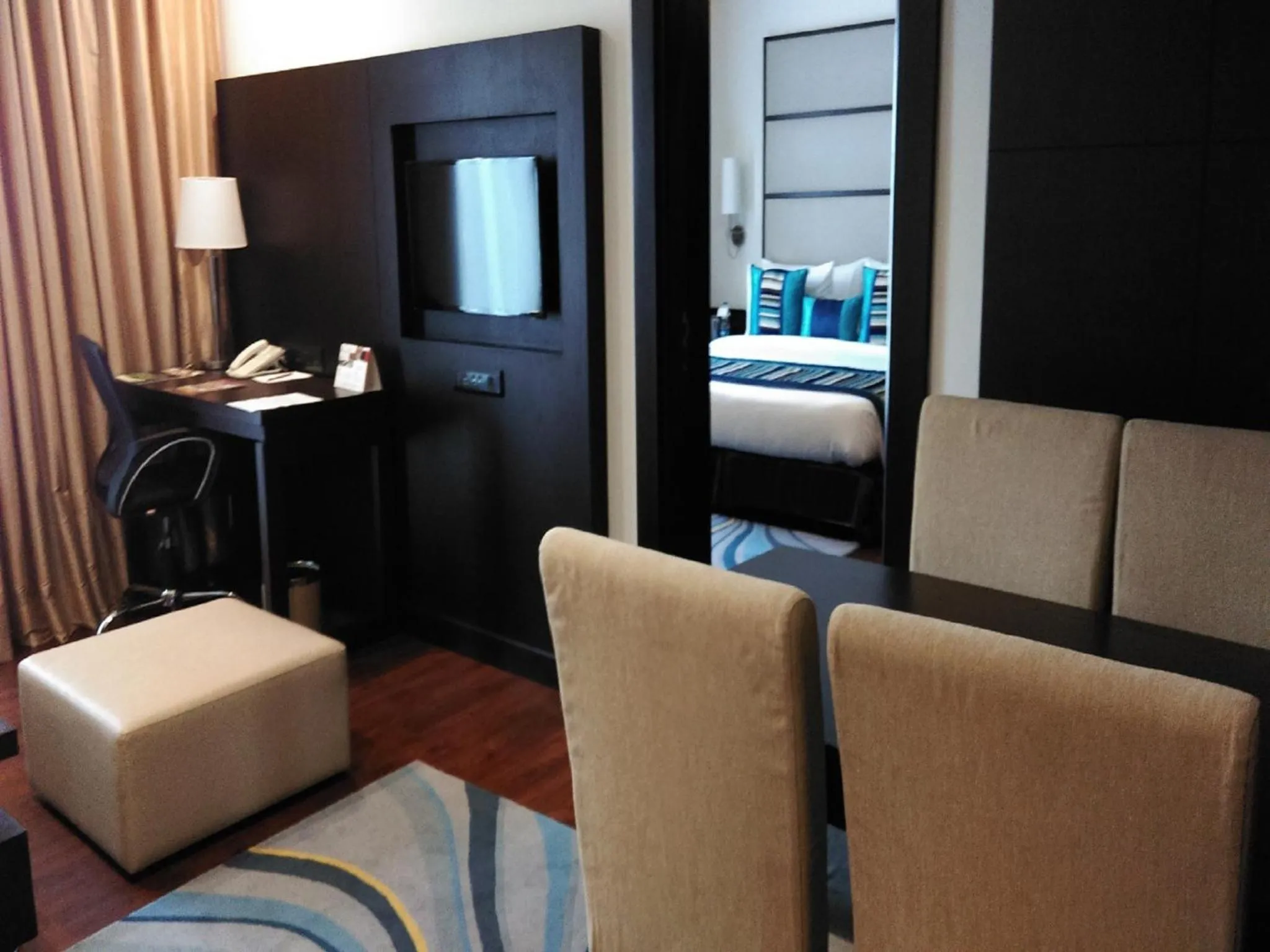 Living room, Bed in Country Inn & Suites by Radisson, Bhiwadi