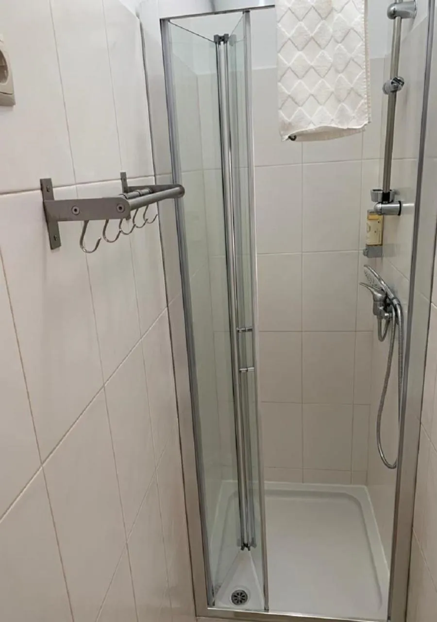 Shower in GuimaraesLiving - Hostel & Adventure