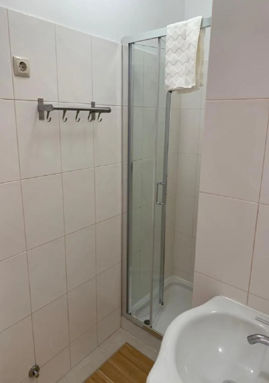 Toilet in GuimaraesLiving - Hostel & Adventure