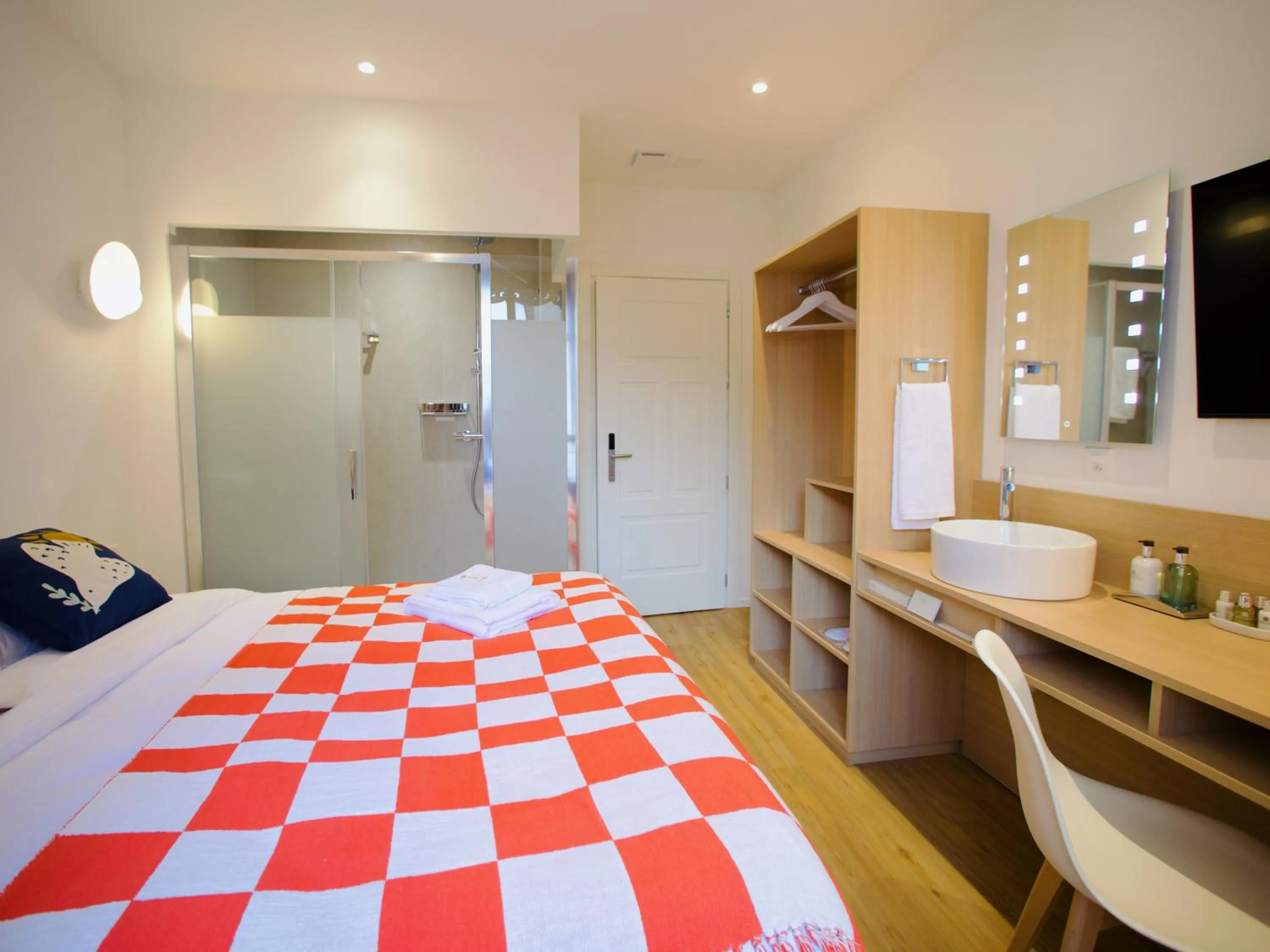 Photo of the whole room, Bed in Rhodania Boutique Hôtel