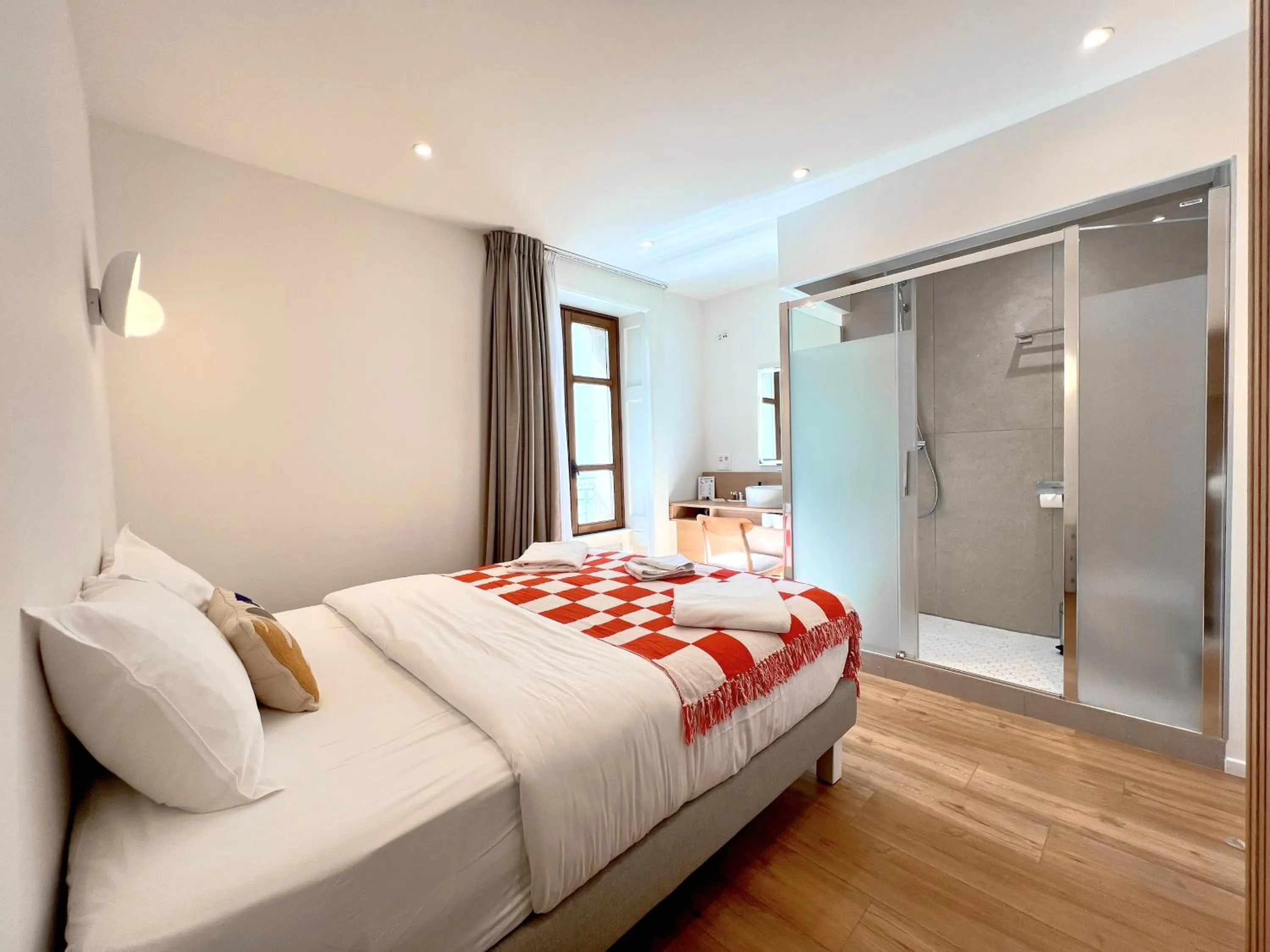 Photo of the whole room, Bed in Rhodania Boutique Hôtel