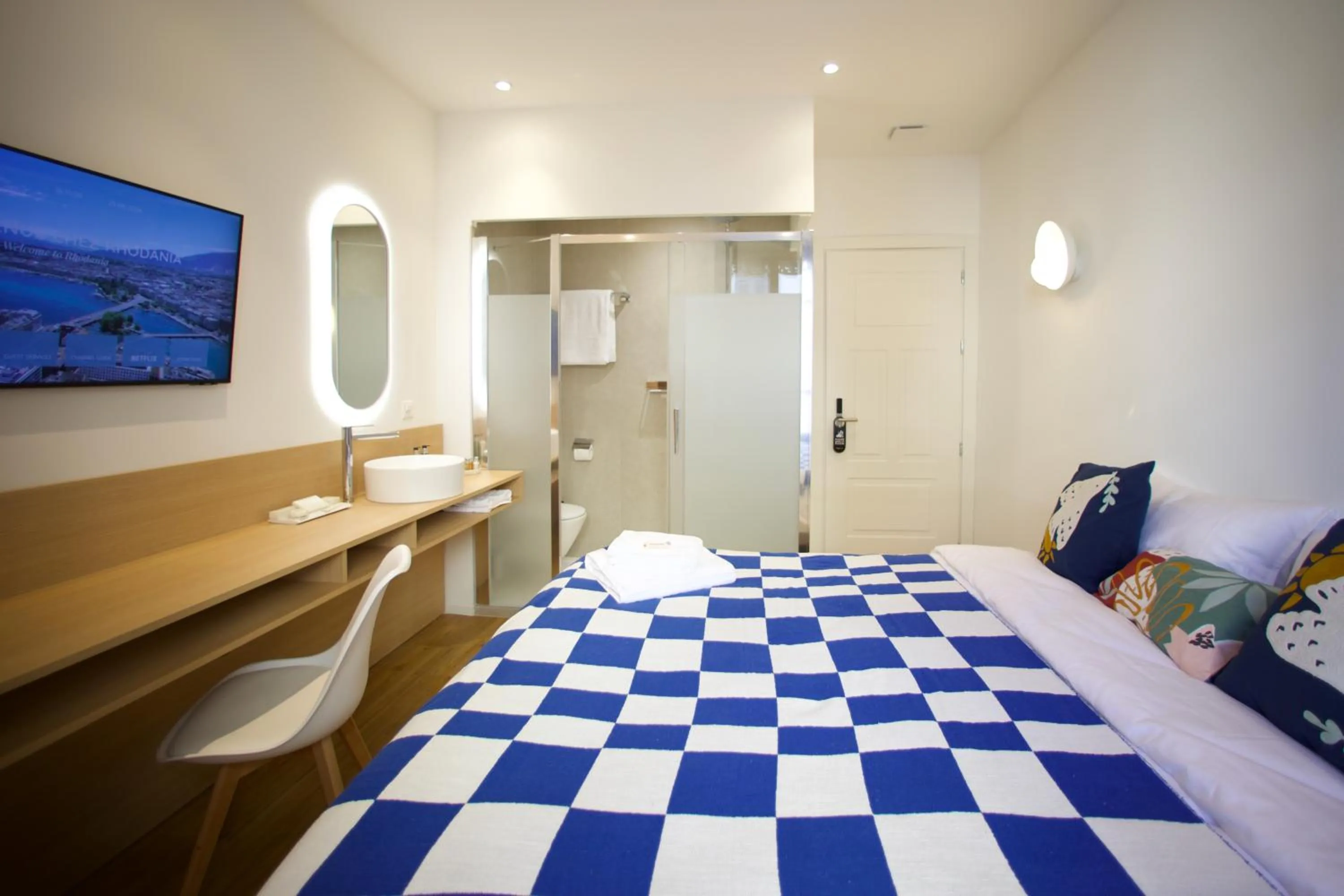 Photo of the whole room, Bed in Rhodania Boutique Hôtel