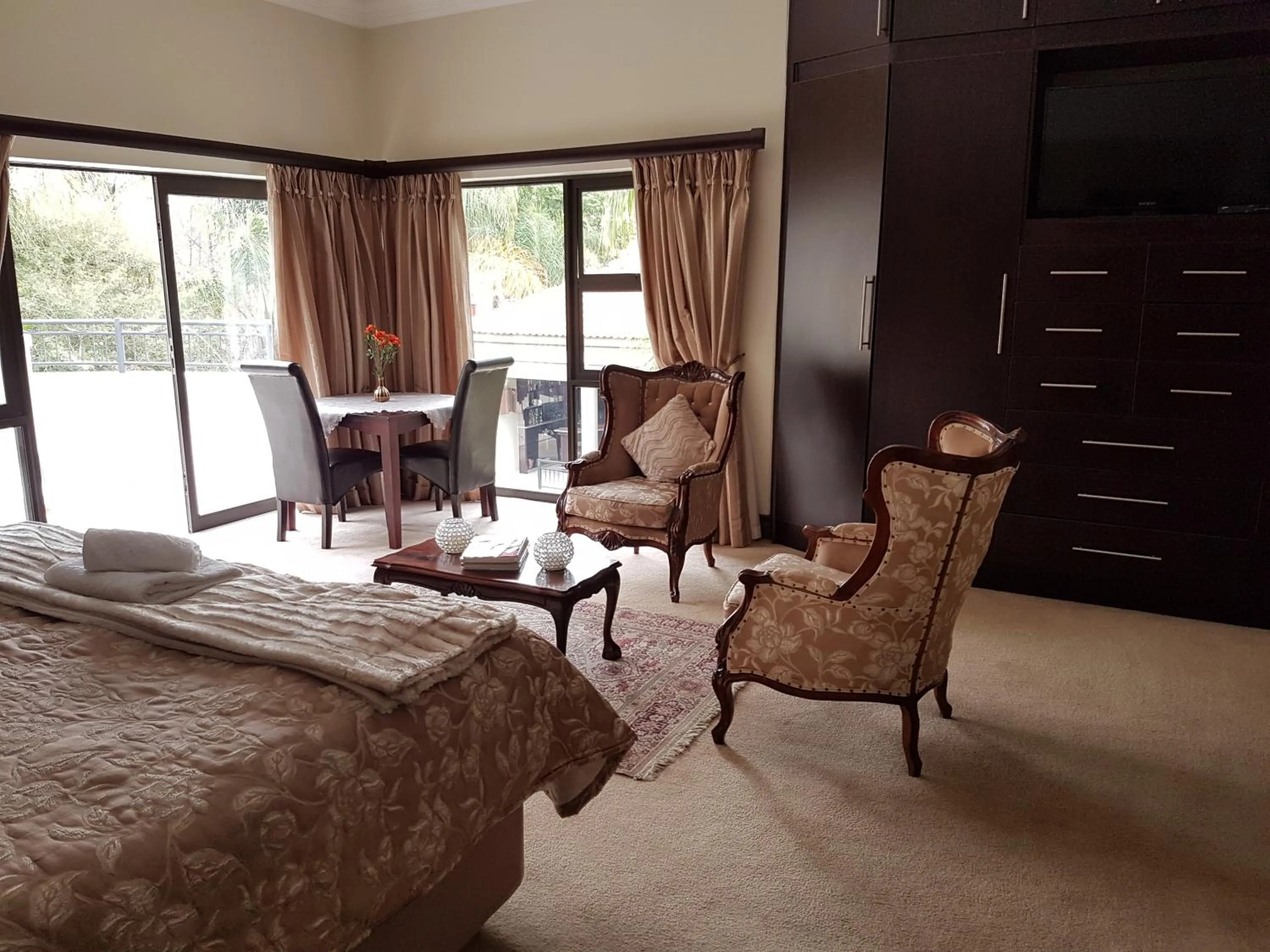 Living room, Bed in Casa Flora Guesthouse