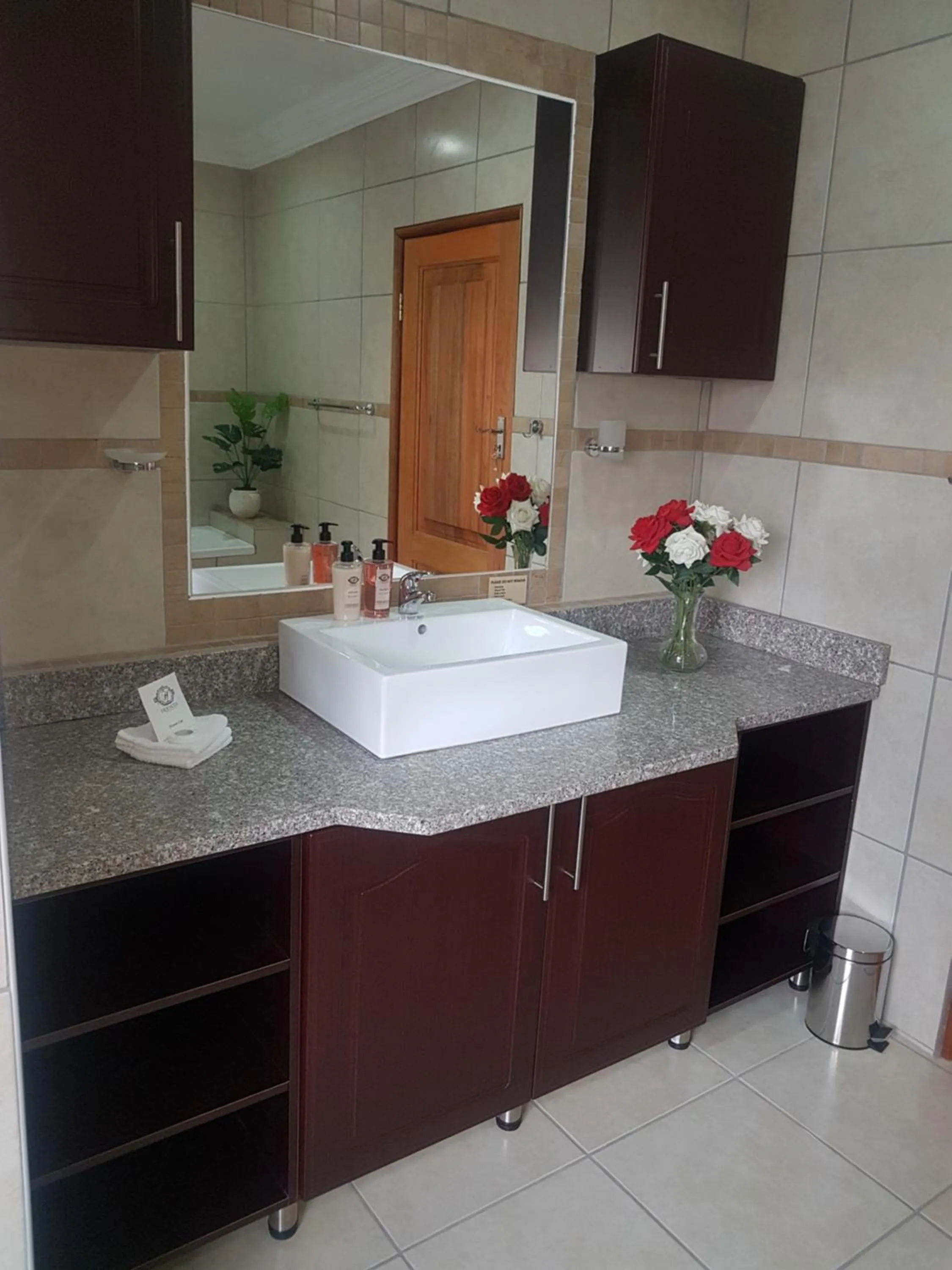 Bathroom in Casa Flora Guesthouse