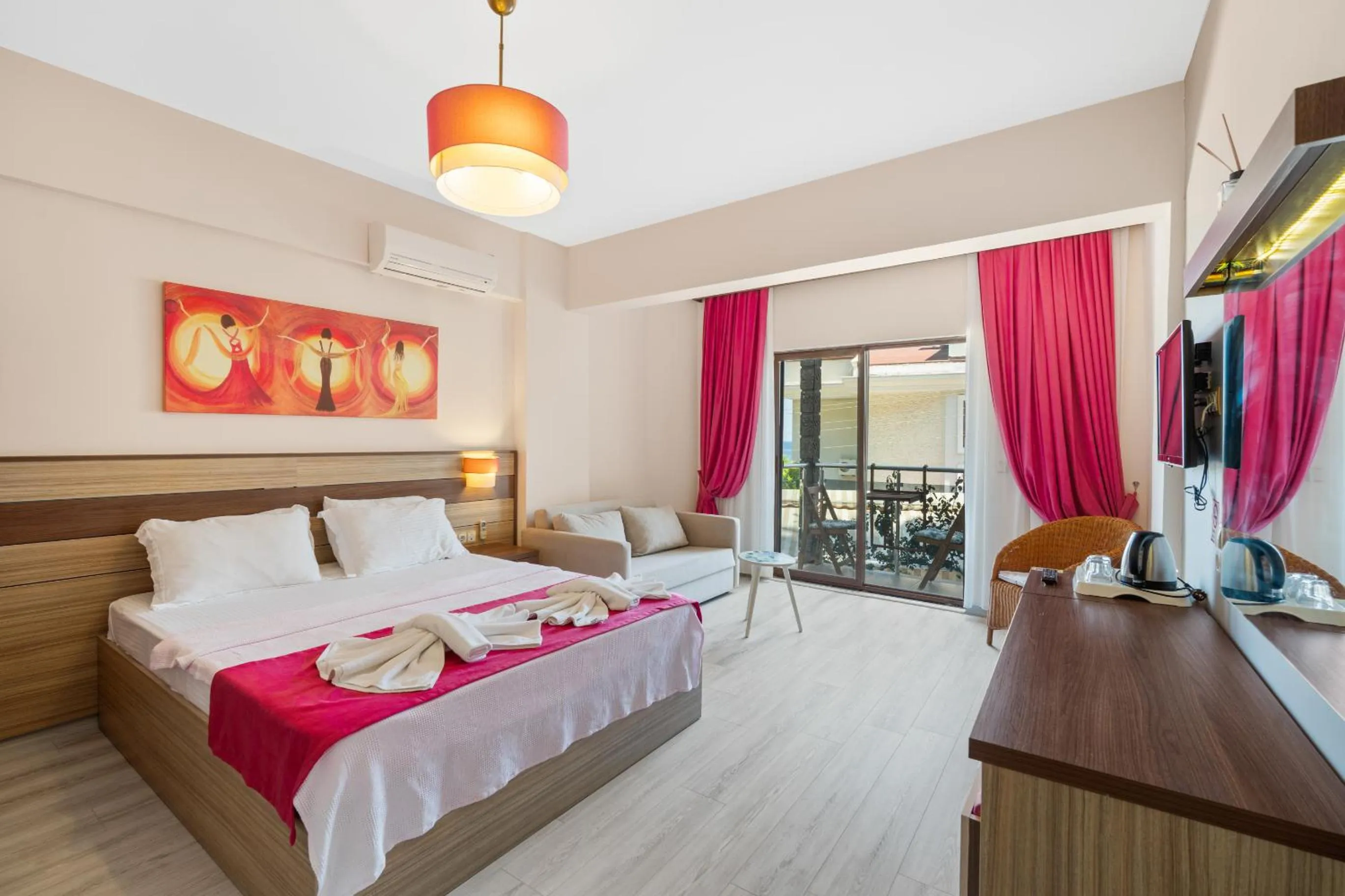 Photo of the whole room, Bed in Eden Pyara Hotel Turunc