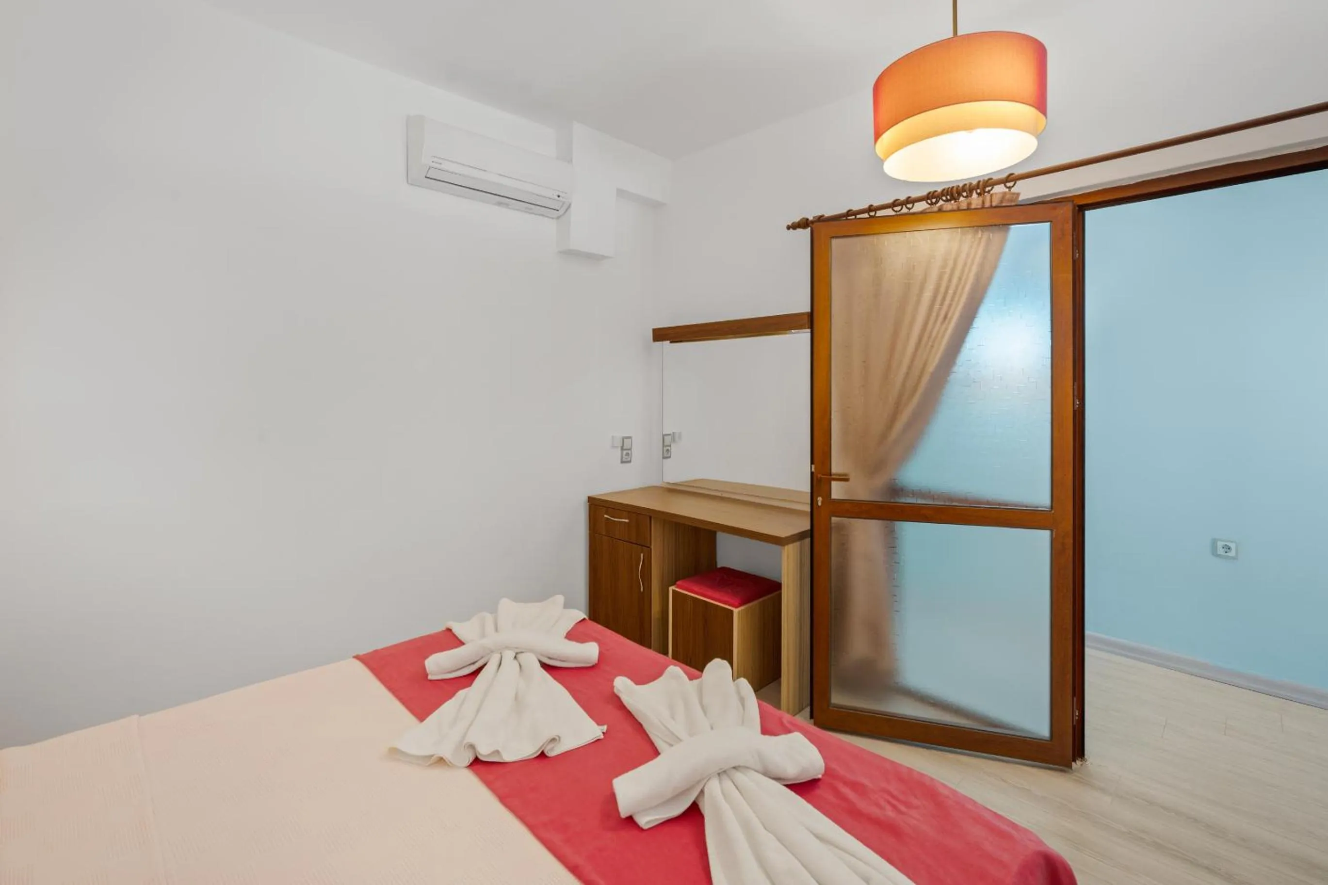 Bedroom, Bed in Eden Pyara Hotel Turunc