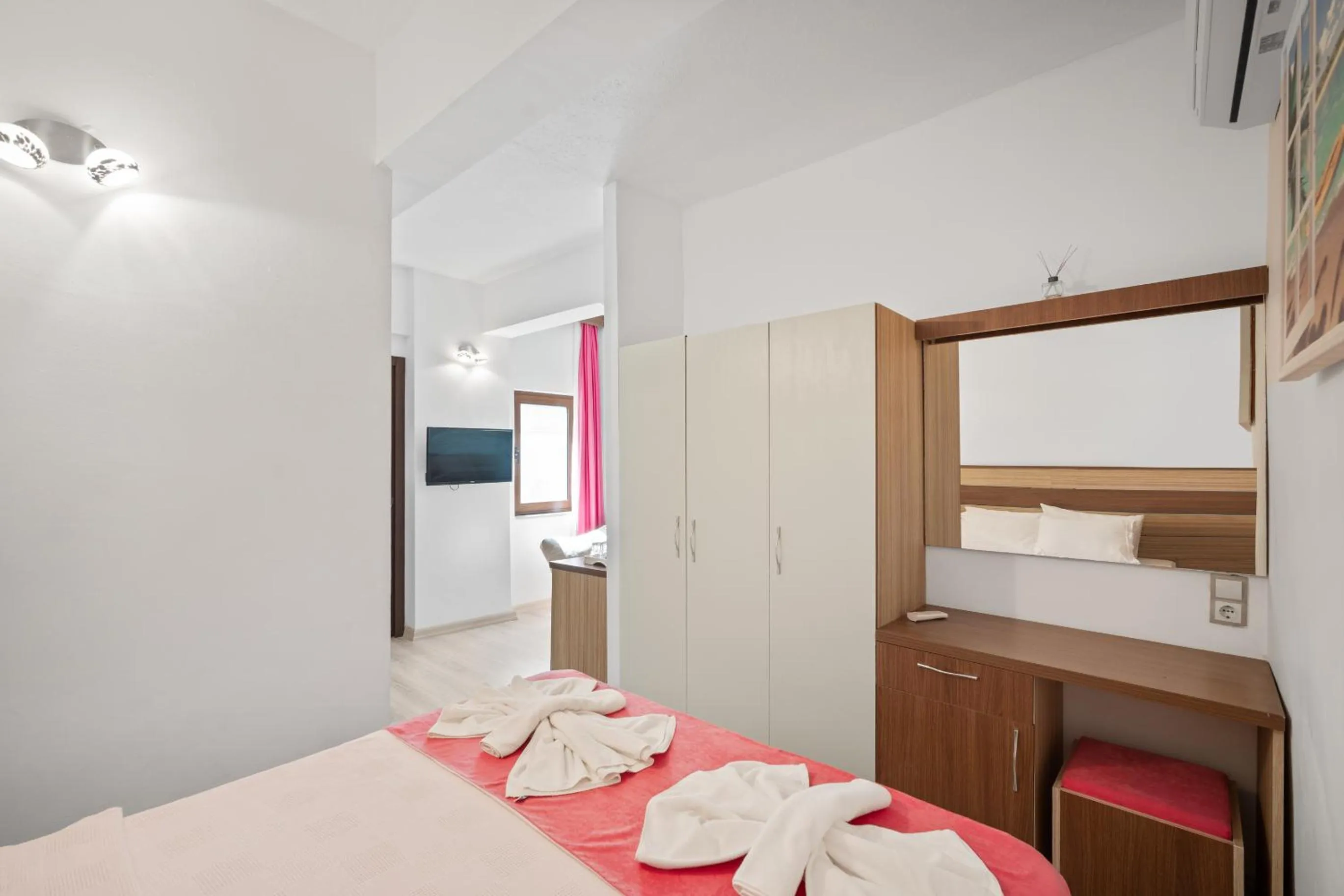 TV and multimedia, Bed in Eden Pyara Hotel Turunc