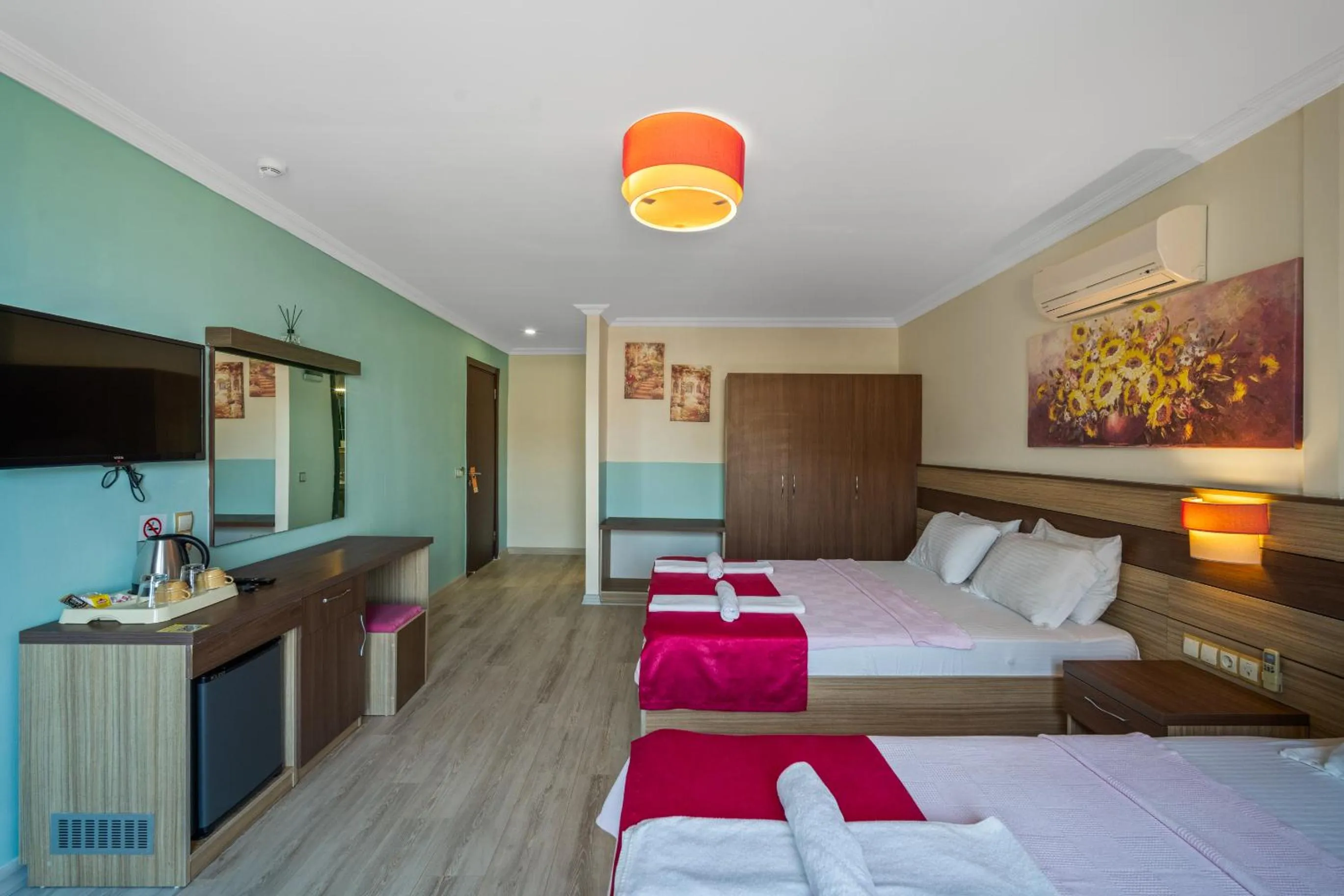 Photo of the whole room, Bed in Eden Pyara Hotel Turunc