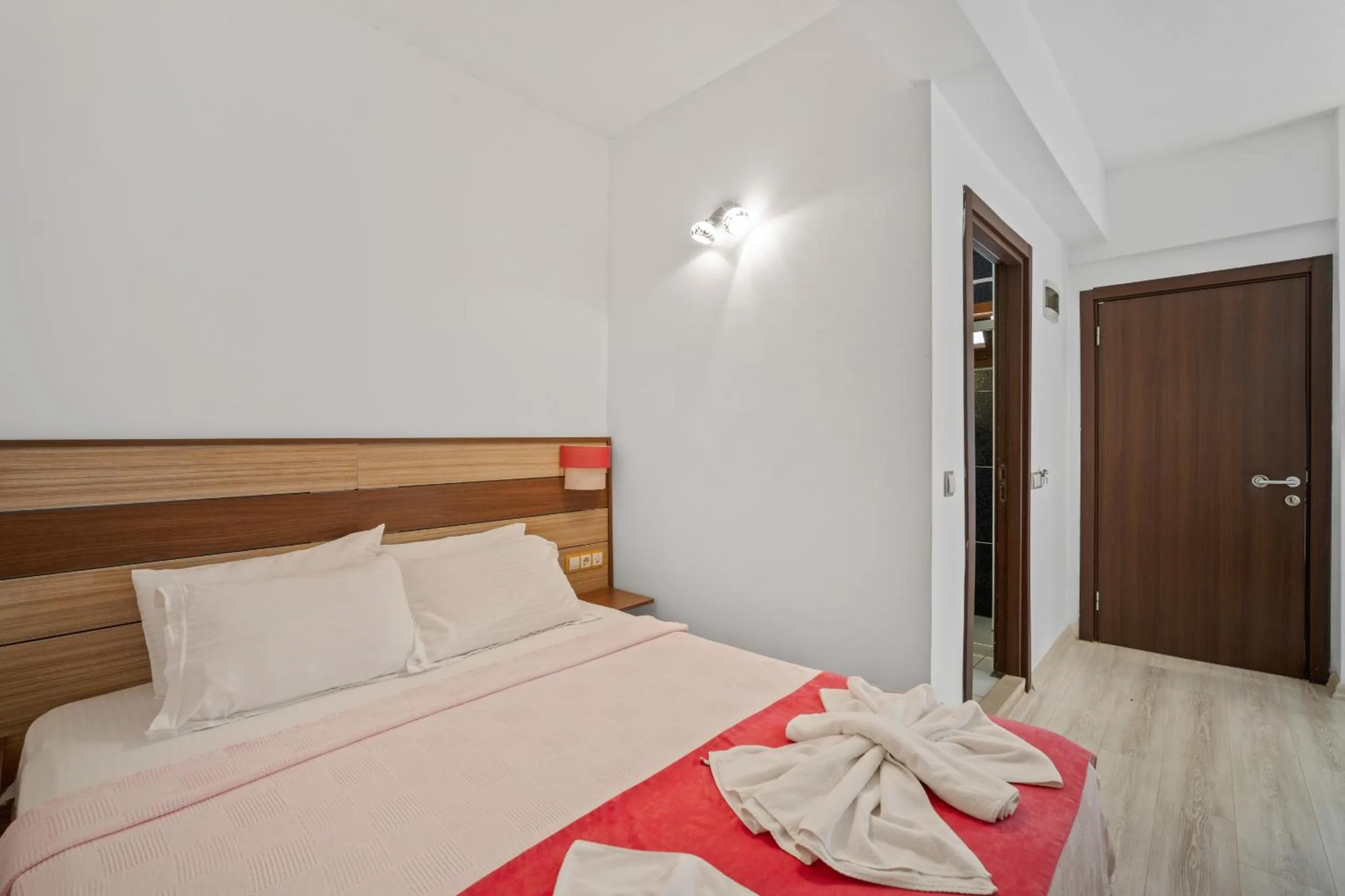 Bedroom, Bed in Eden Pyara Hotel Turunc