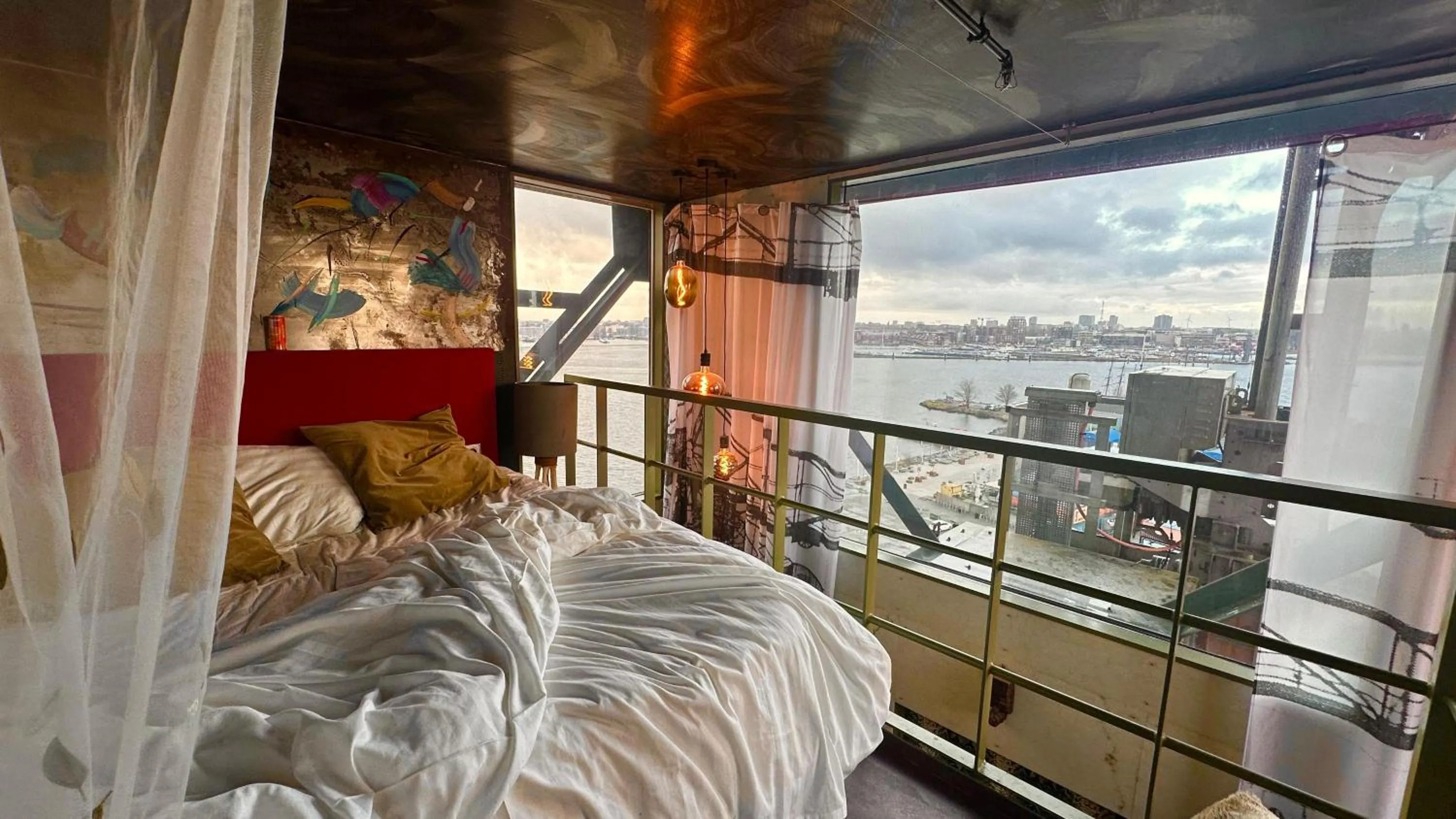 Bed in Crane Hotel Faralda