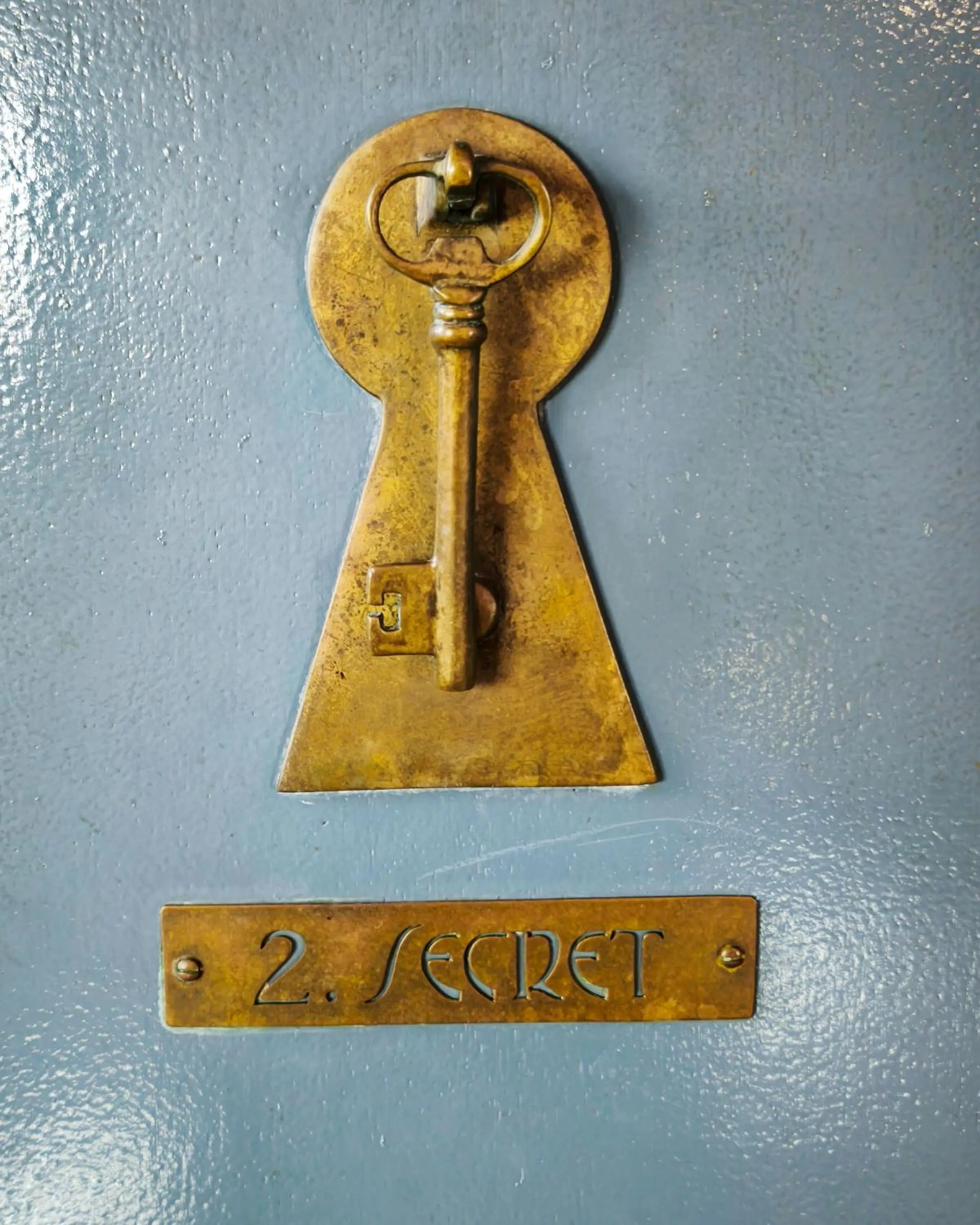 Logo/Certificate/Sign in Crane Hotel Faralda