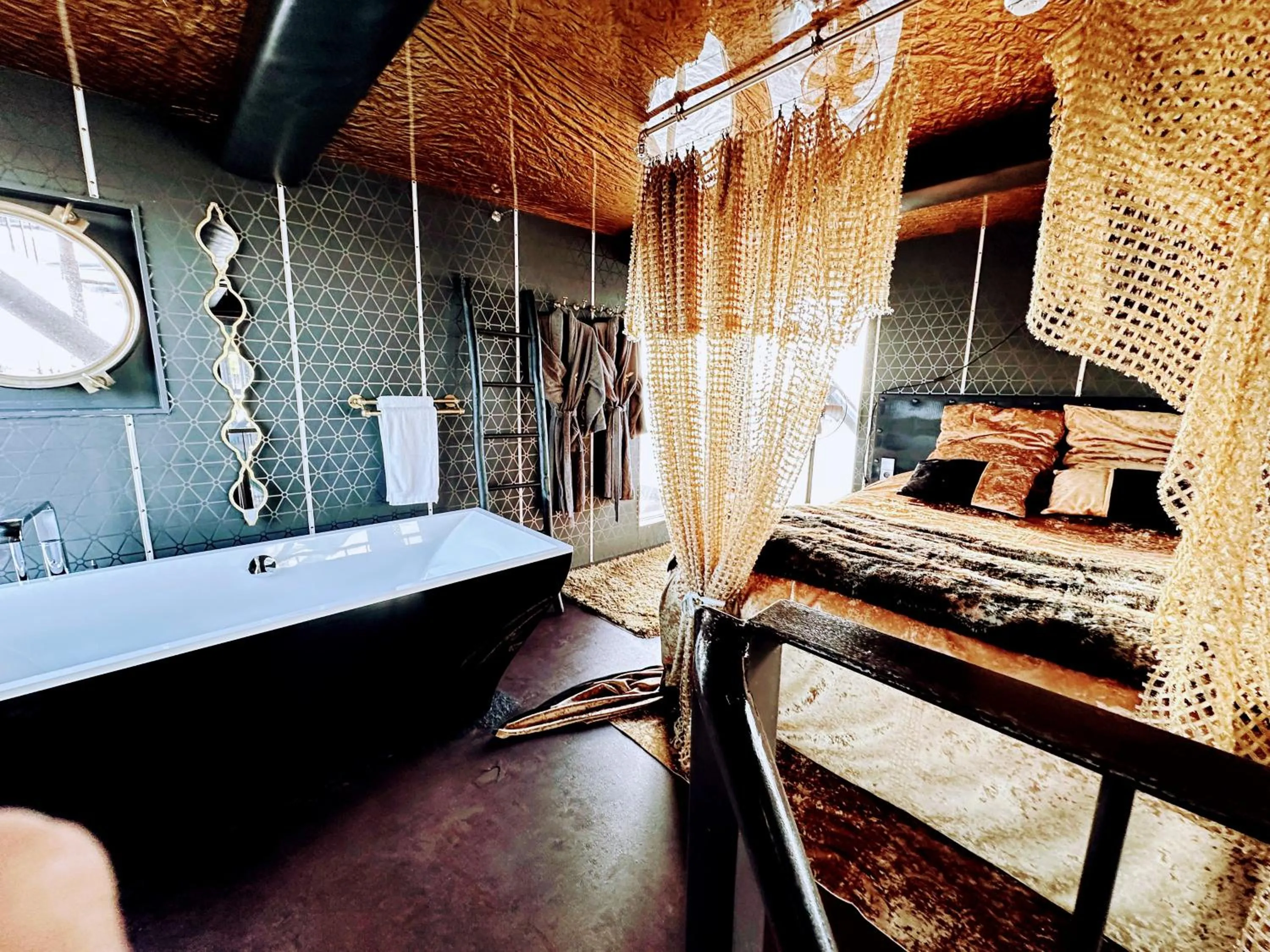 Shower in Crane Hotel Faralda