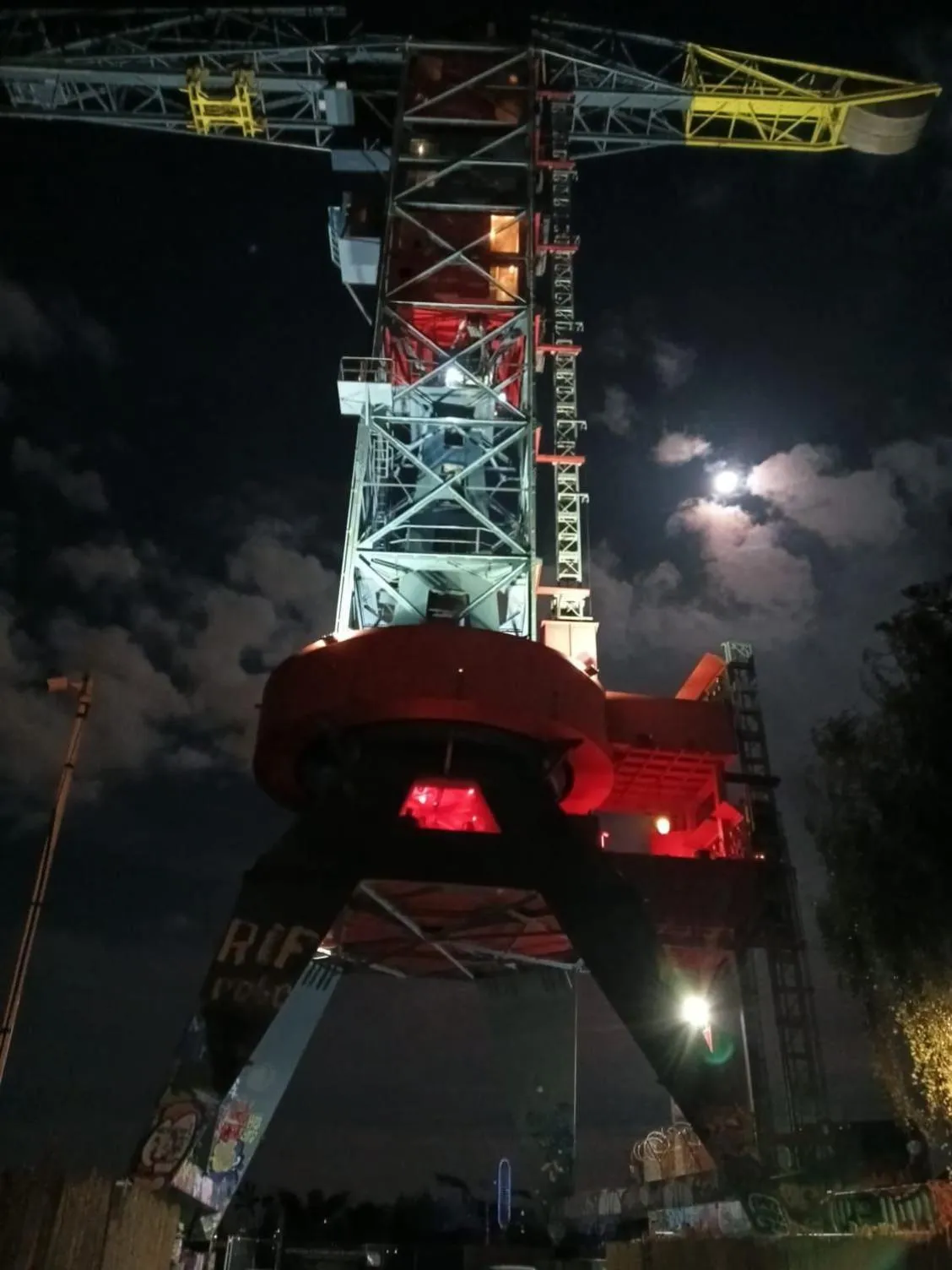 Night in Crane Hotel Faralda