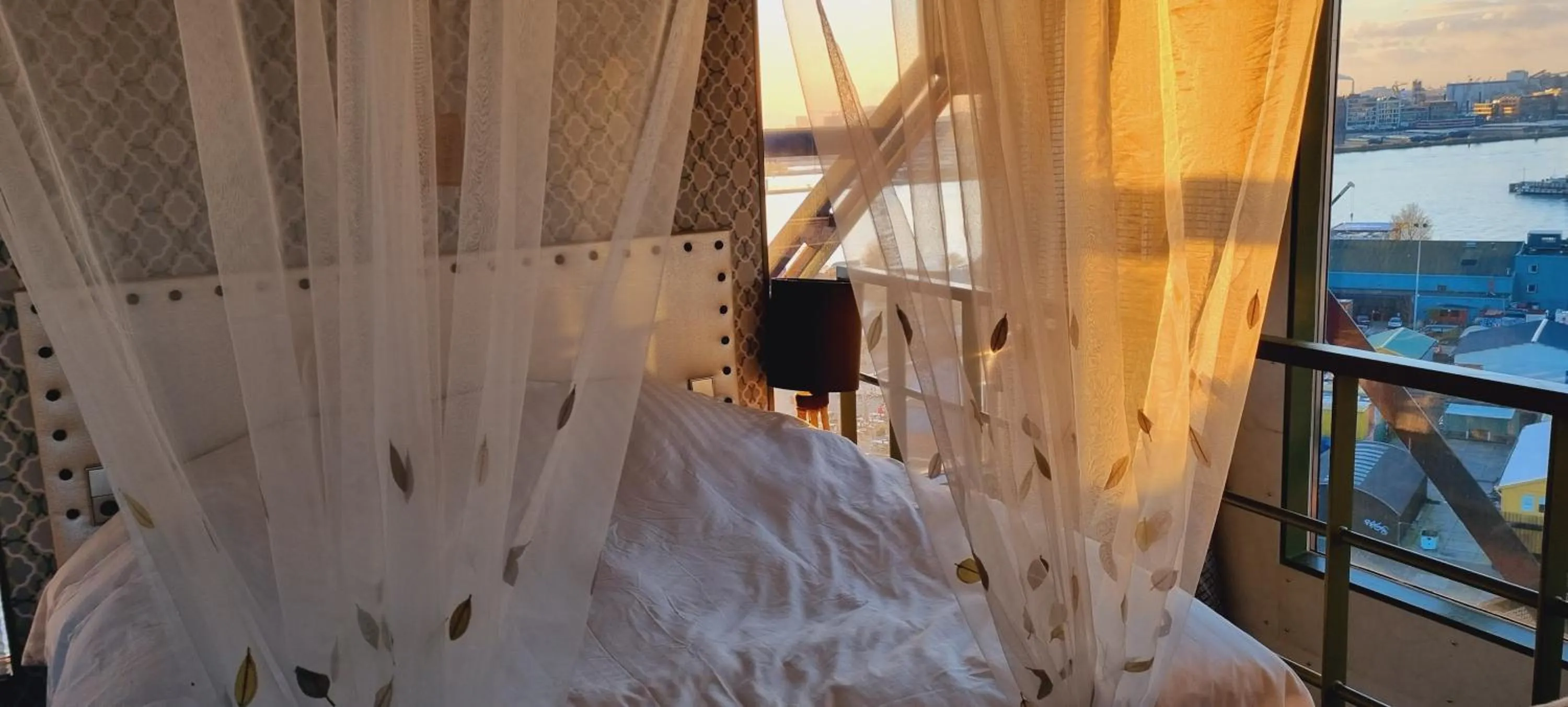 Bed in Crane Hotel Faralda