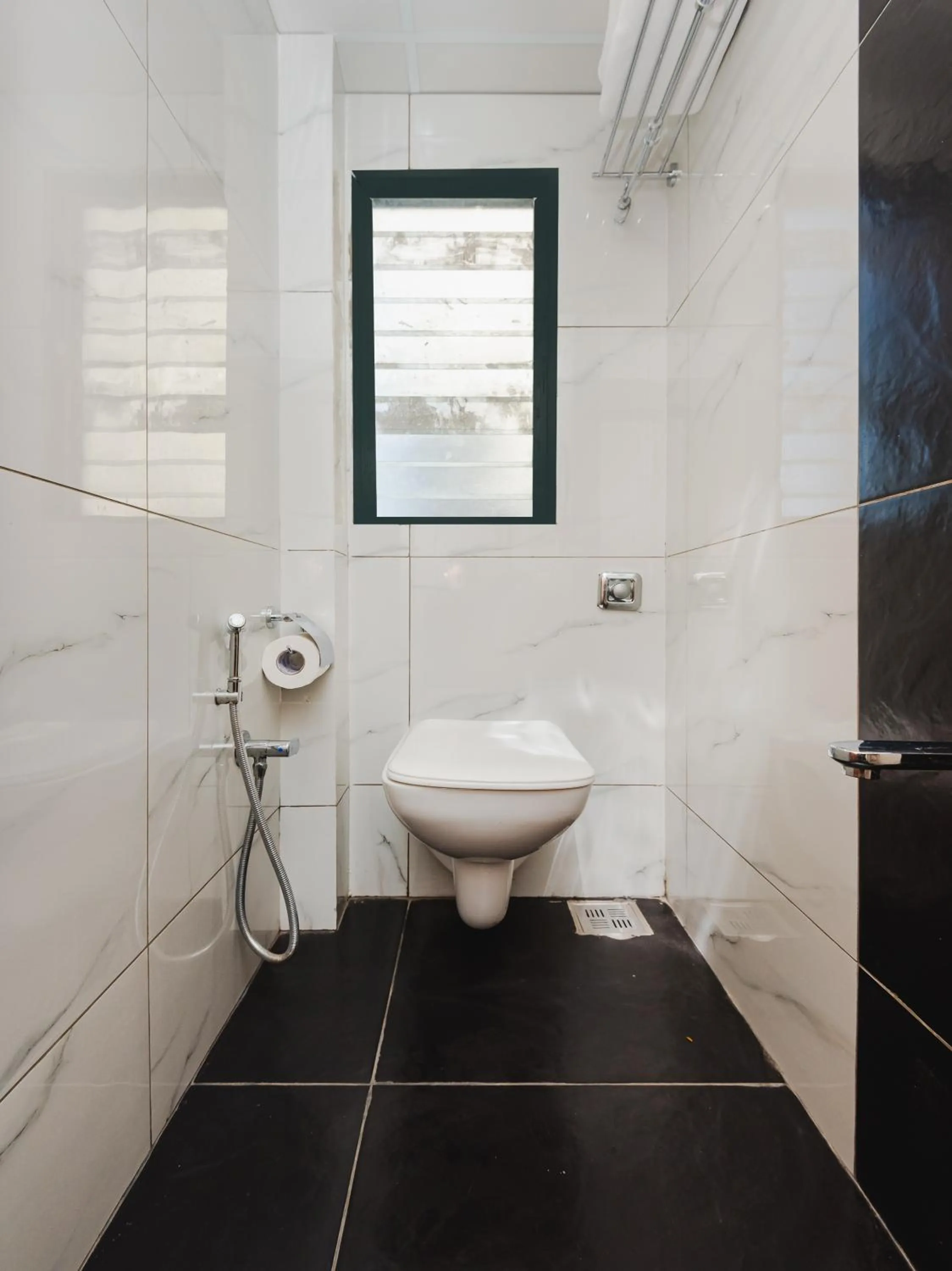 Toilet in Hotel Aksa Palace