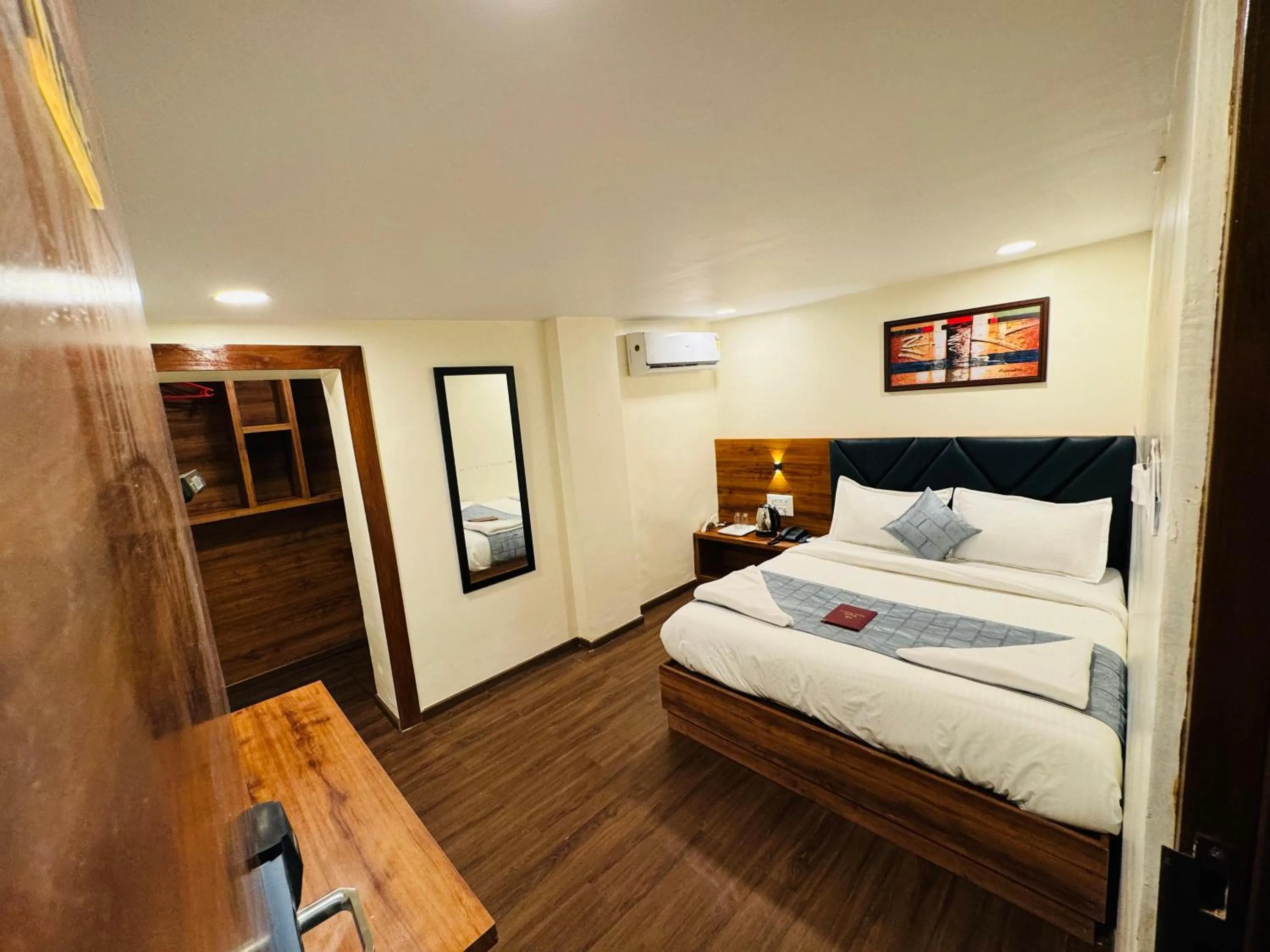 Bed in Hotel Aksa Palace