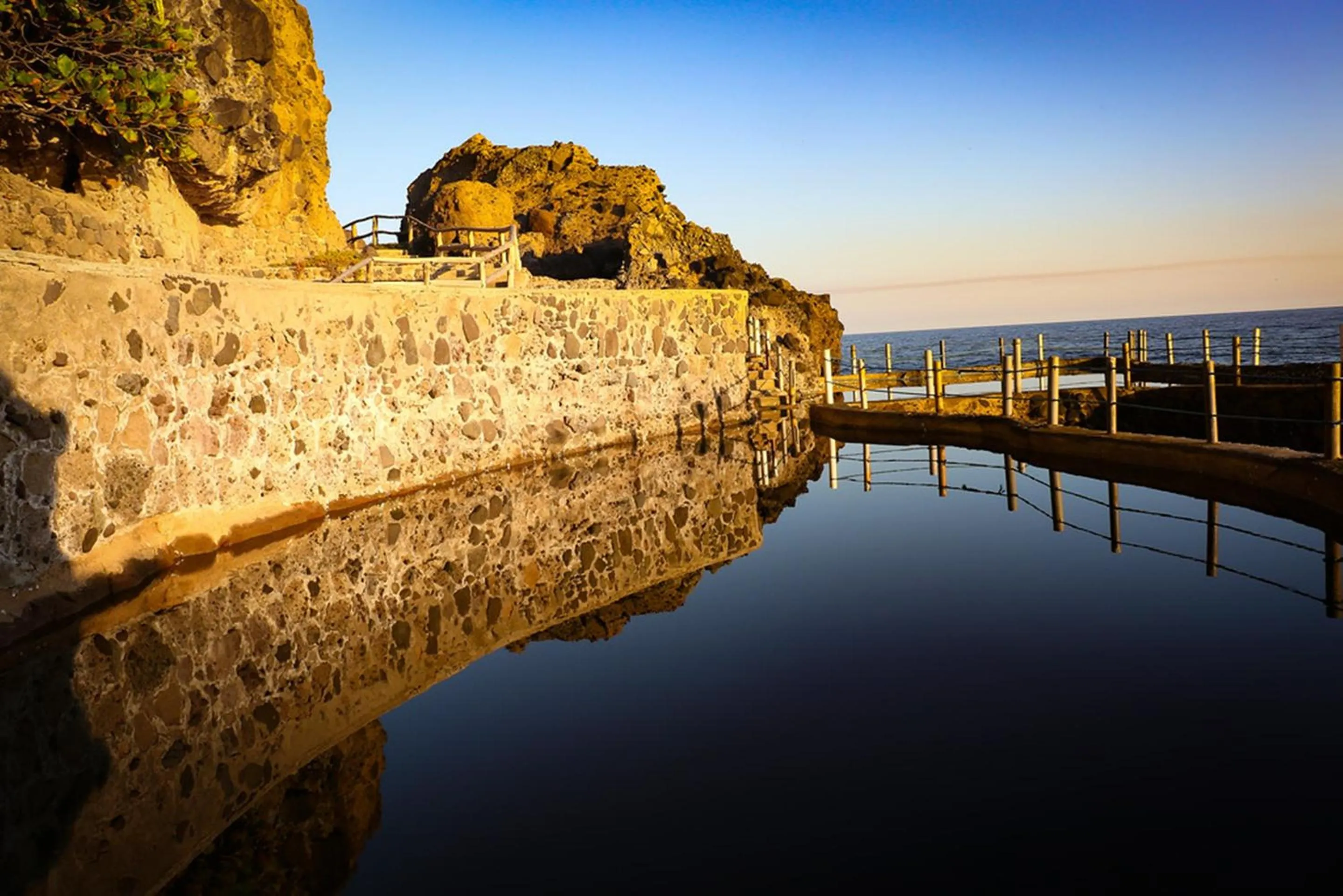Swimming pool in Atami Escape Resort