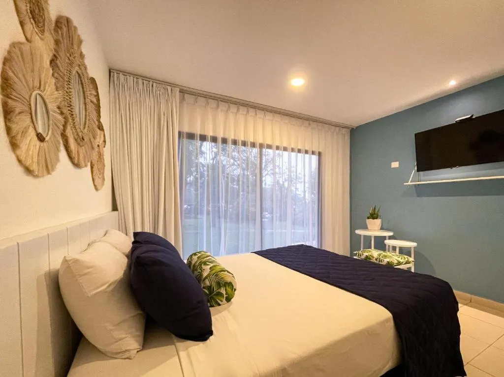 Photo of the whole room, Bed in Atami Escape Resort