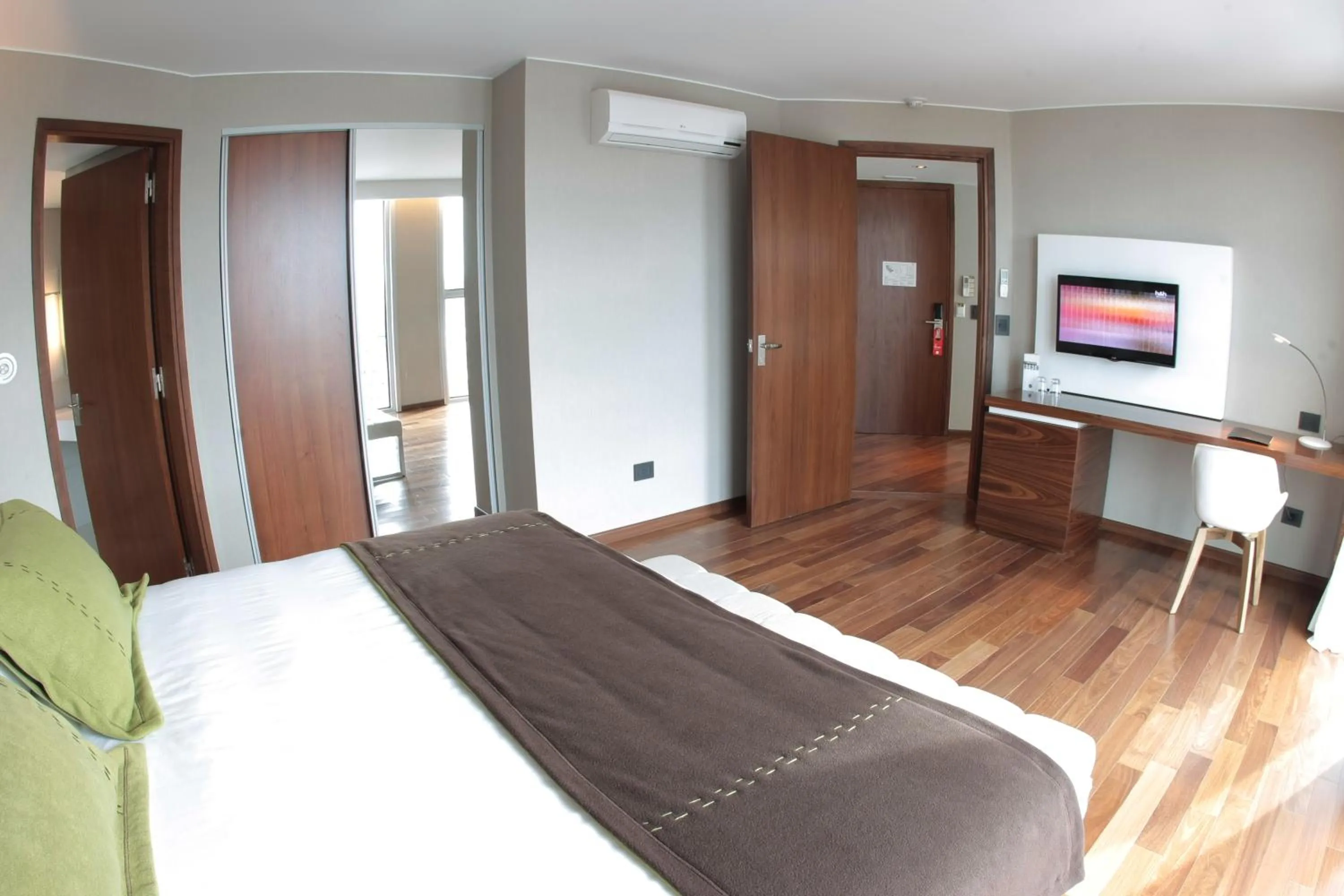 Photo of the whole room, Bed in Yrigoyen 111 Hotel