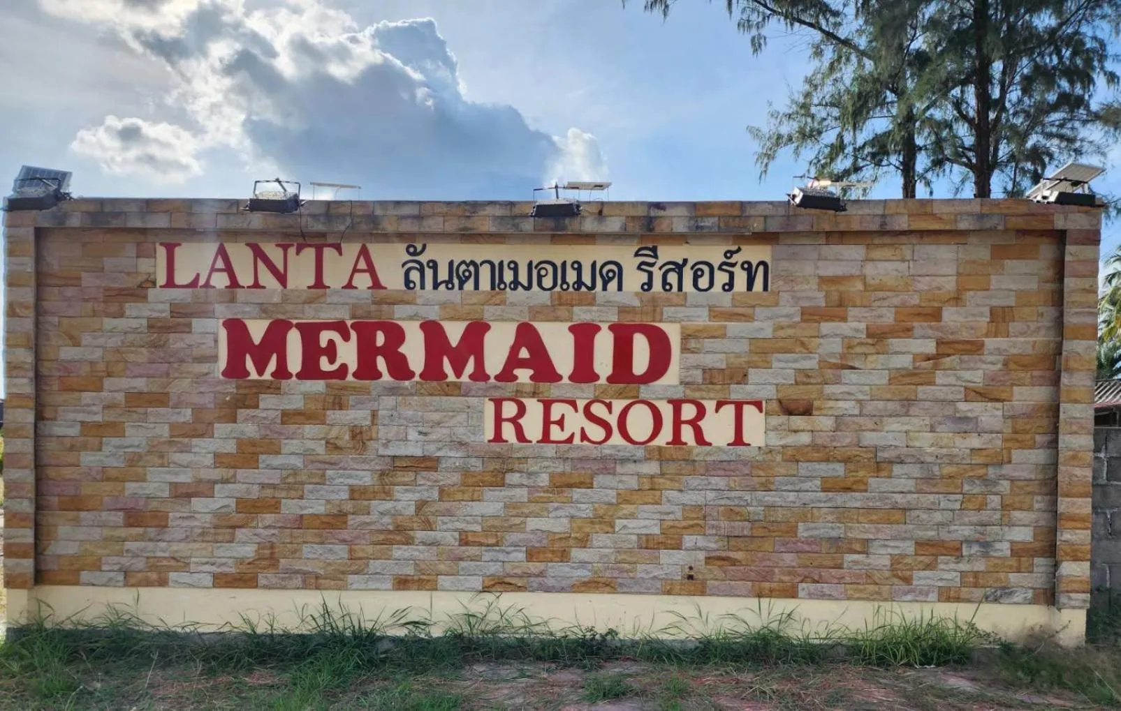 Property building in Lanta Mermaid Resort
