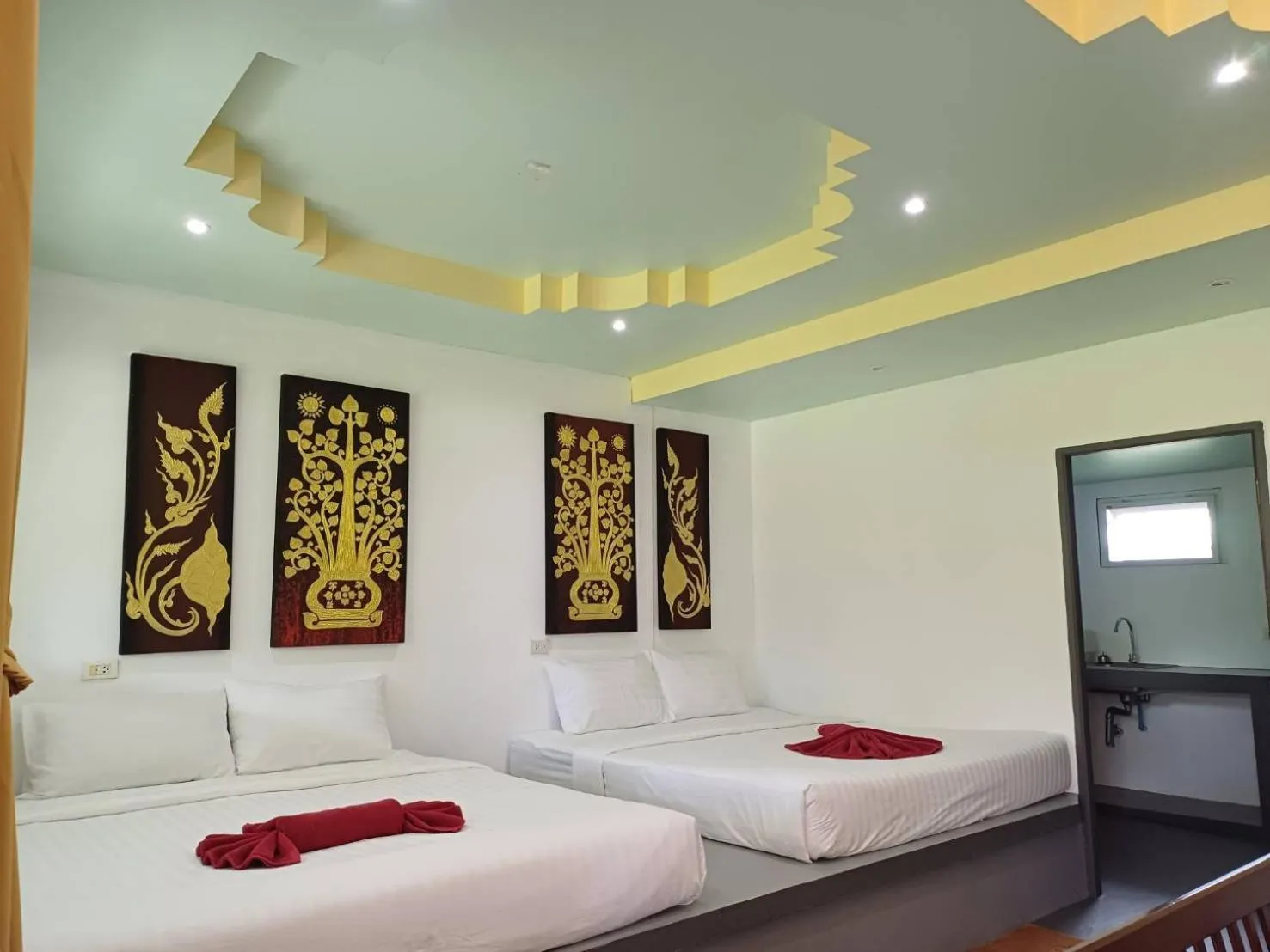 Bed in Lanta Mermaid Resort