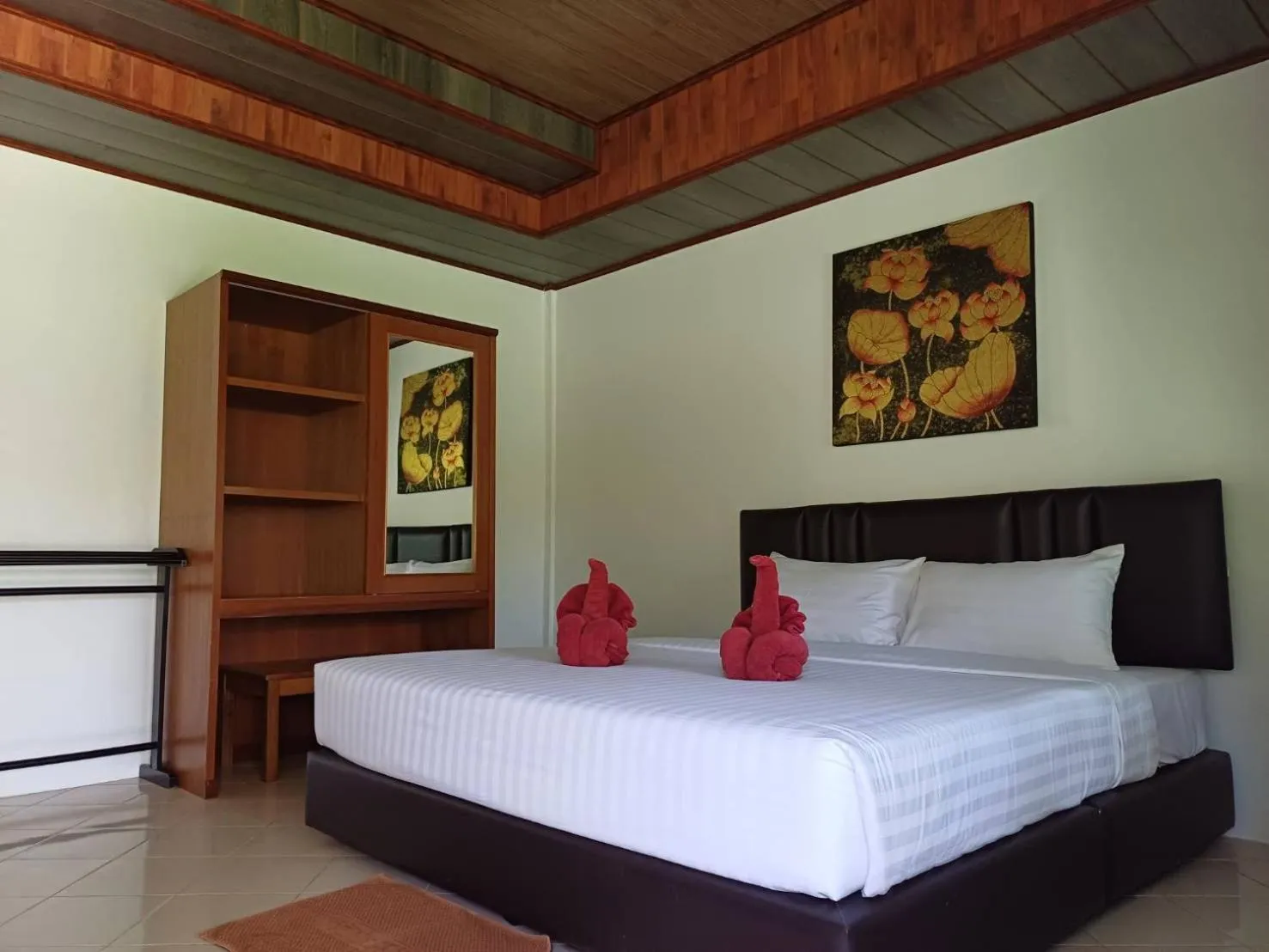 Bedroom, Bed in Lanta Mermaid Resort