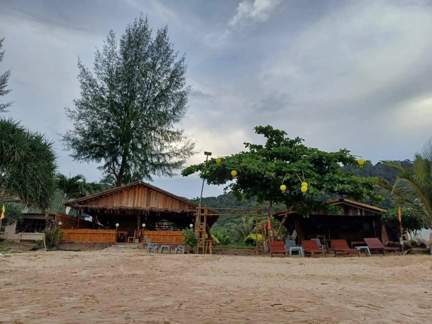 Beach in Lanta Mermaid Resort