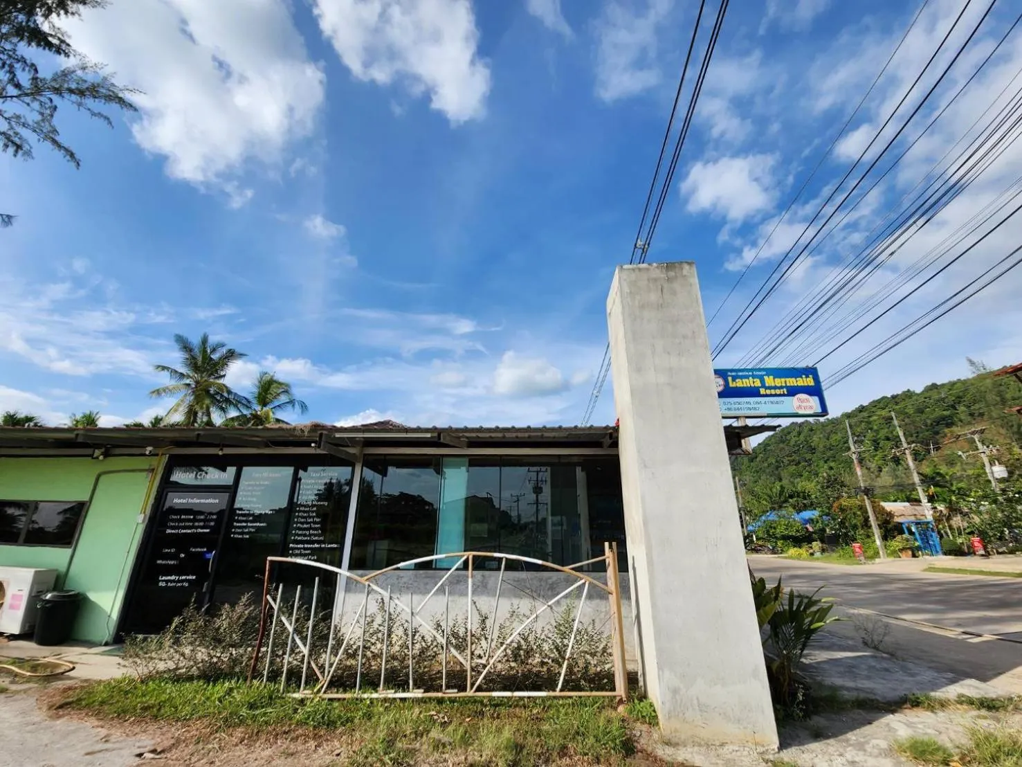 Lobby or reception in Lanta Mermaid Resort