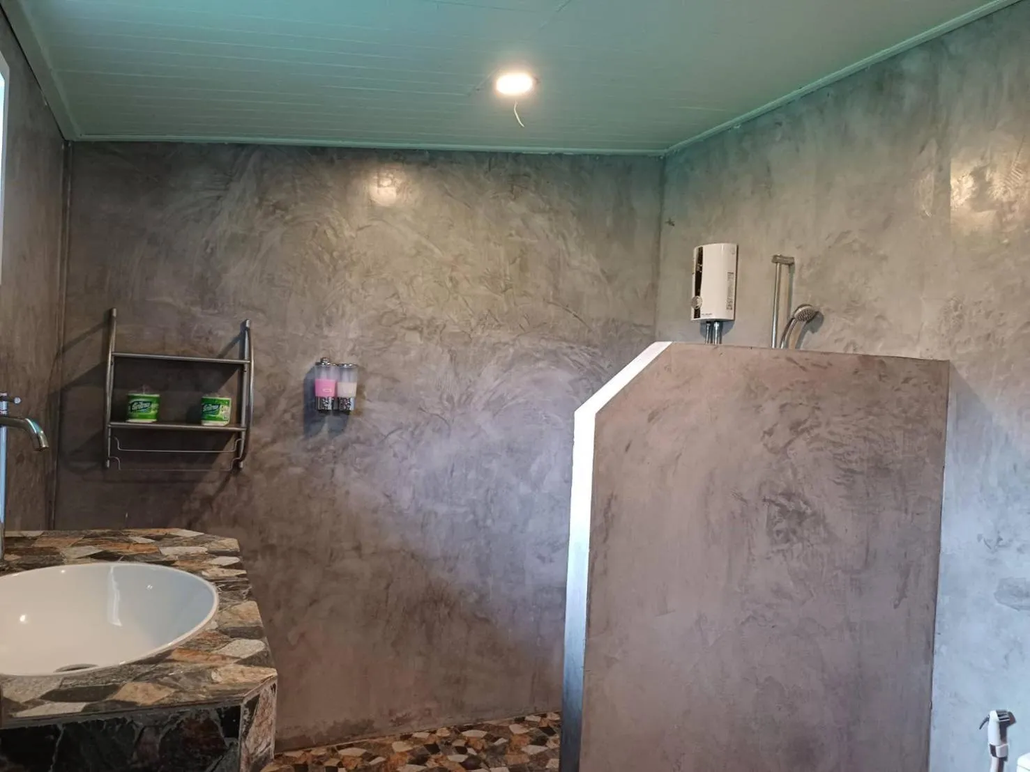 Bathroom in Lanta Mermaid Resort