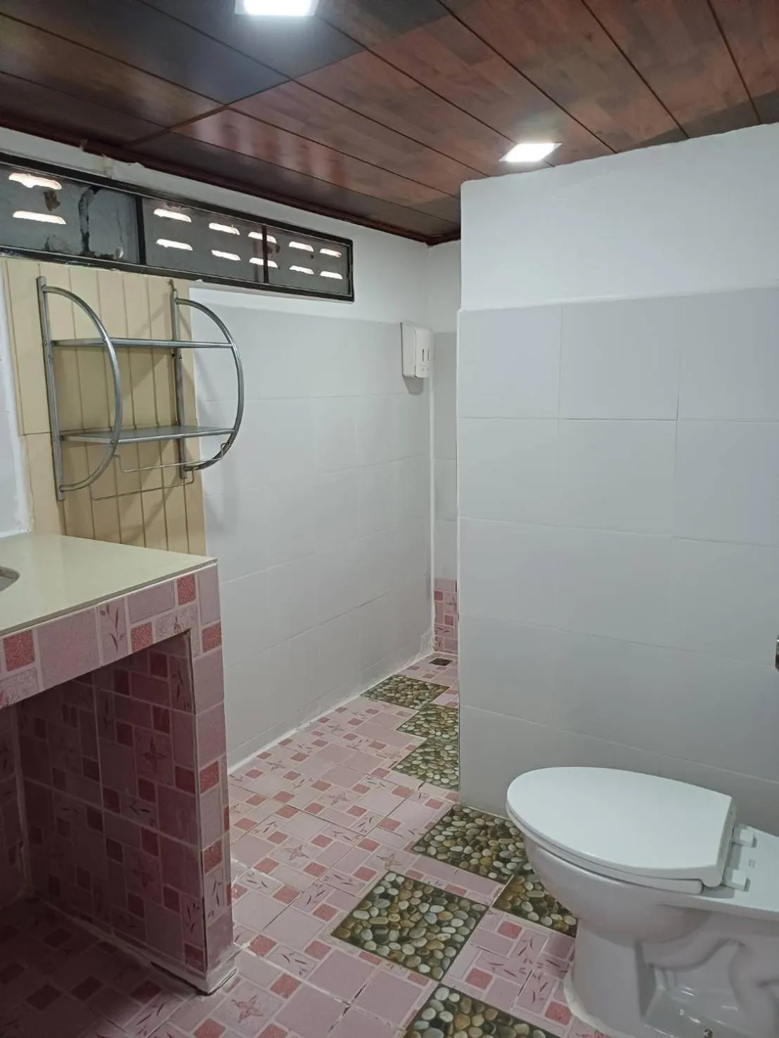 Toilet in Lanta Mermaid Resort