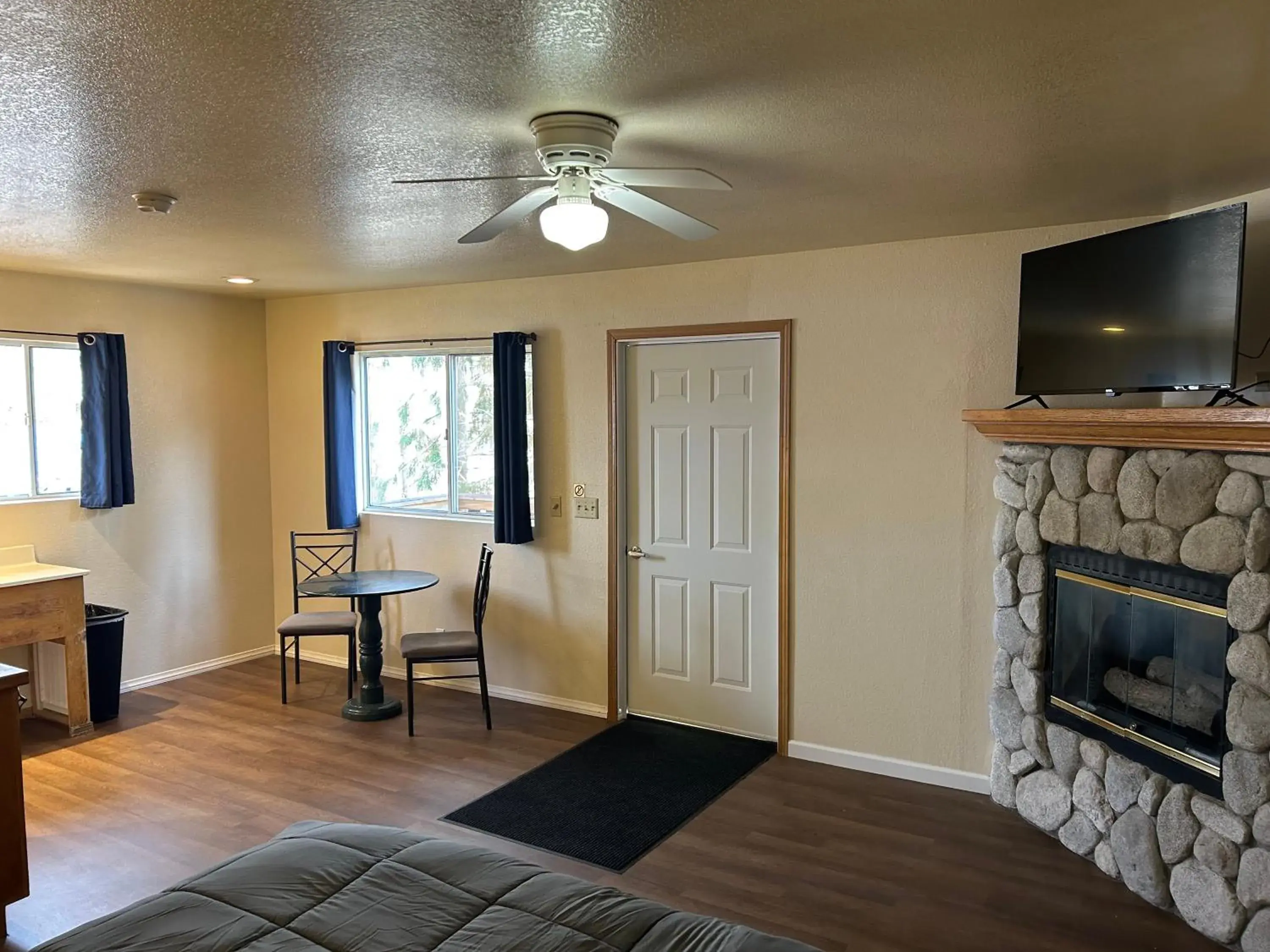 Deluxe King Suite in Snow Bear Lodge Deluxe King Suite in Snow Bear Lodge