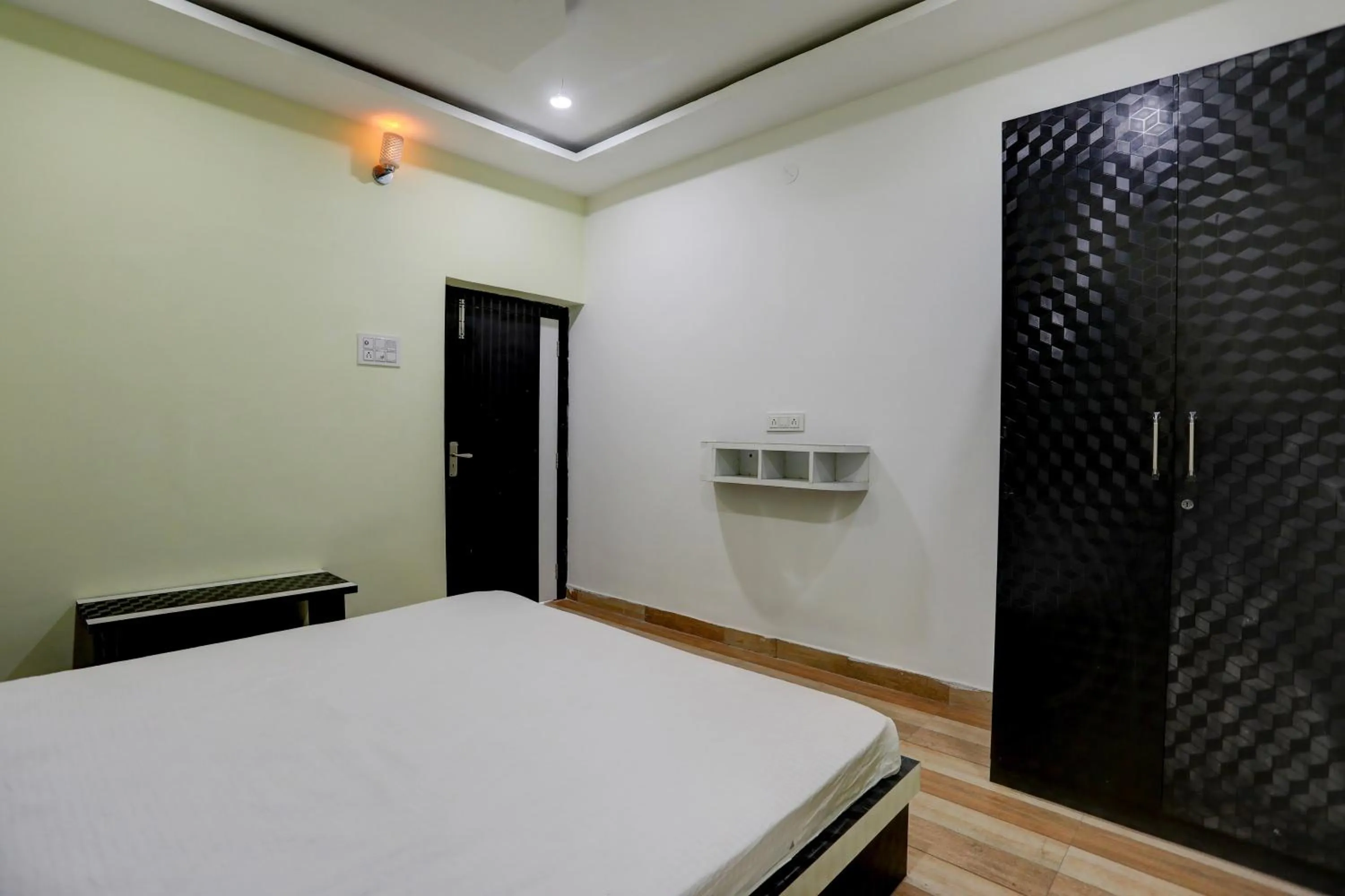 Bedroom, Bed in Super Hotel O The Nirvana Resorts