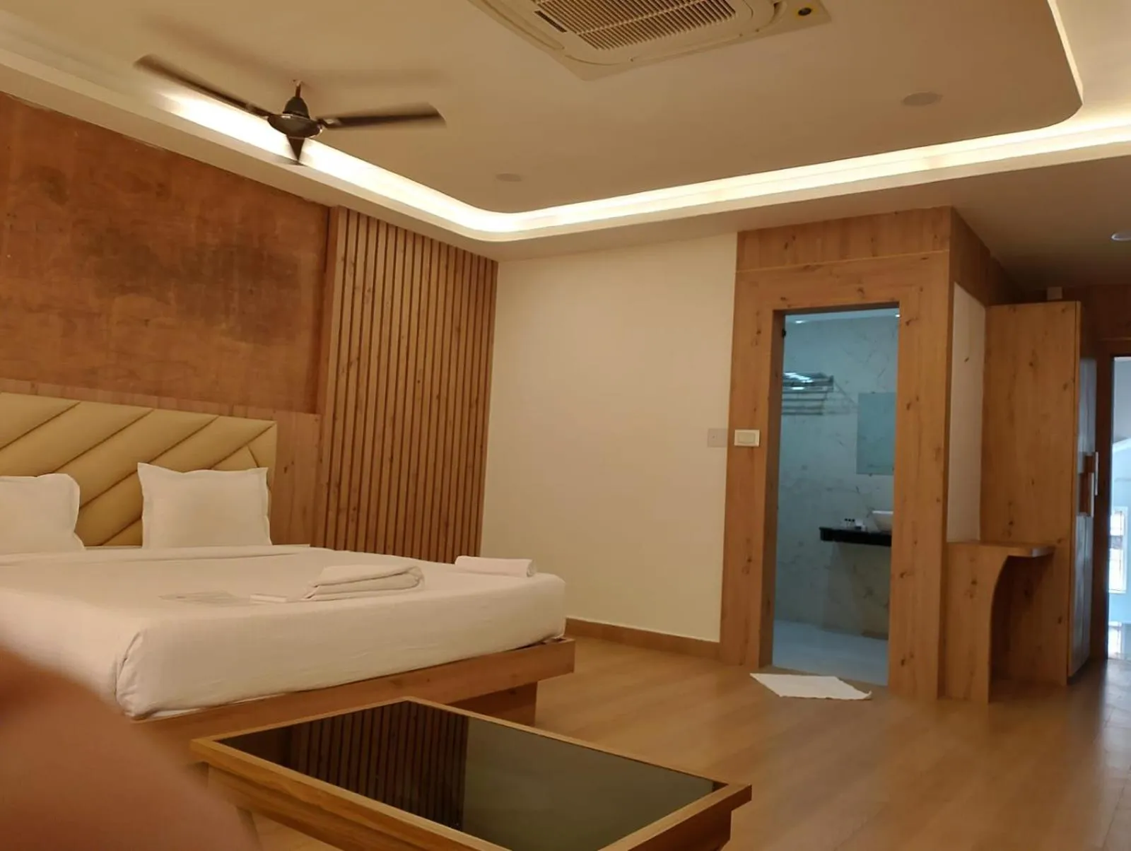 Bed in Hotel Shanti International