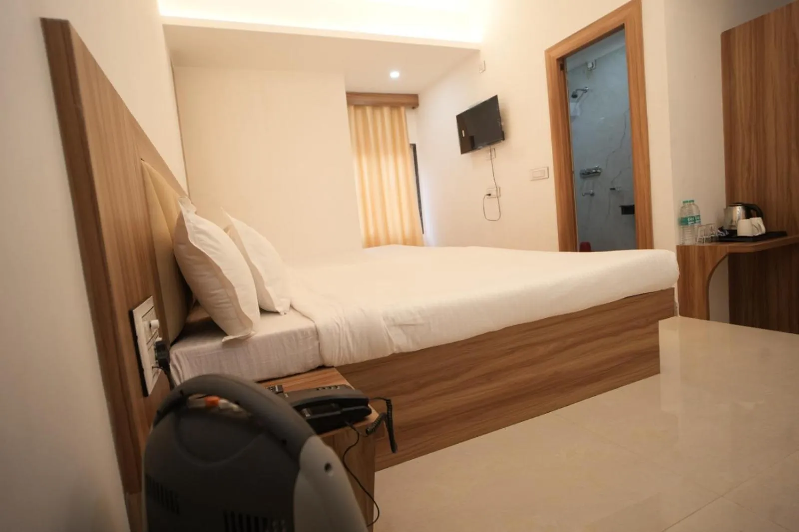 Bed in Hotel Shanti International